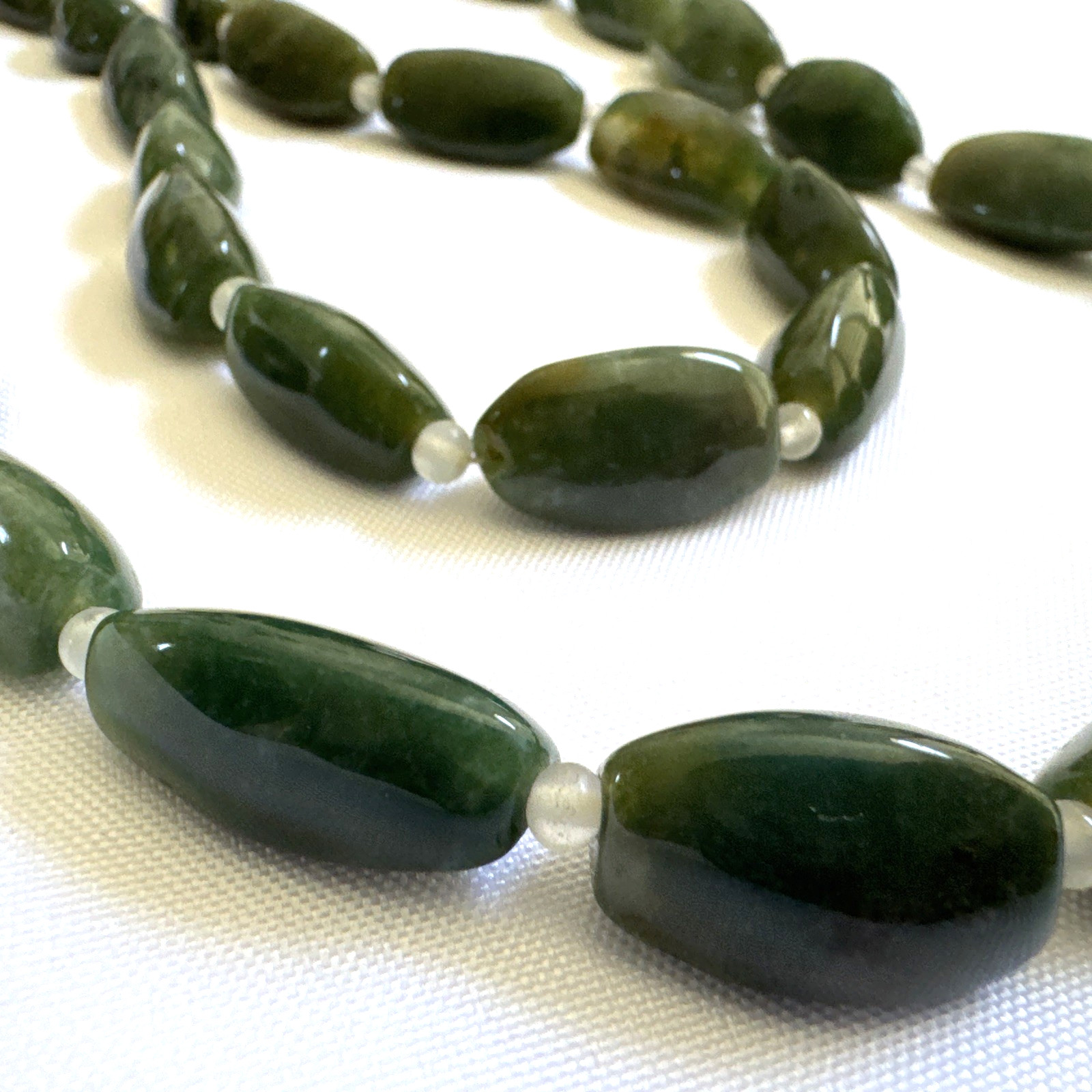 Vintage Chinese Export Natural Green Jade Graduated Bead Necklace 30″ Opera