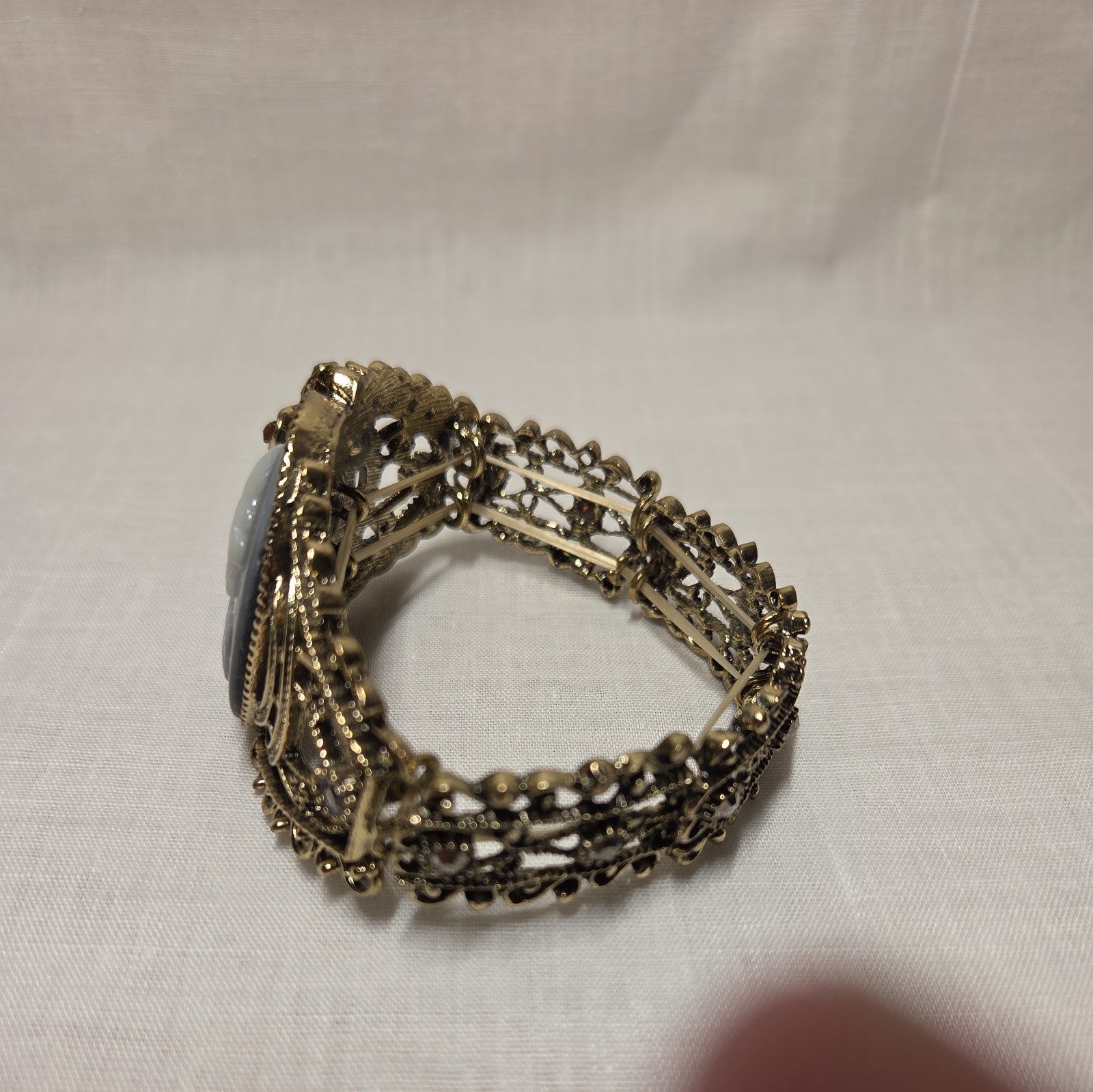 Victorian Style Gold Tone Cameo Bracelet Filigree Floral Accent Stretch Band