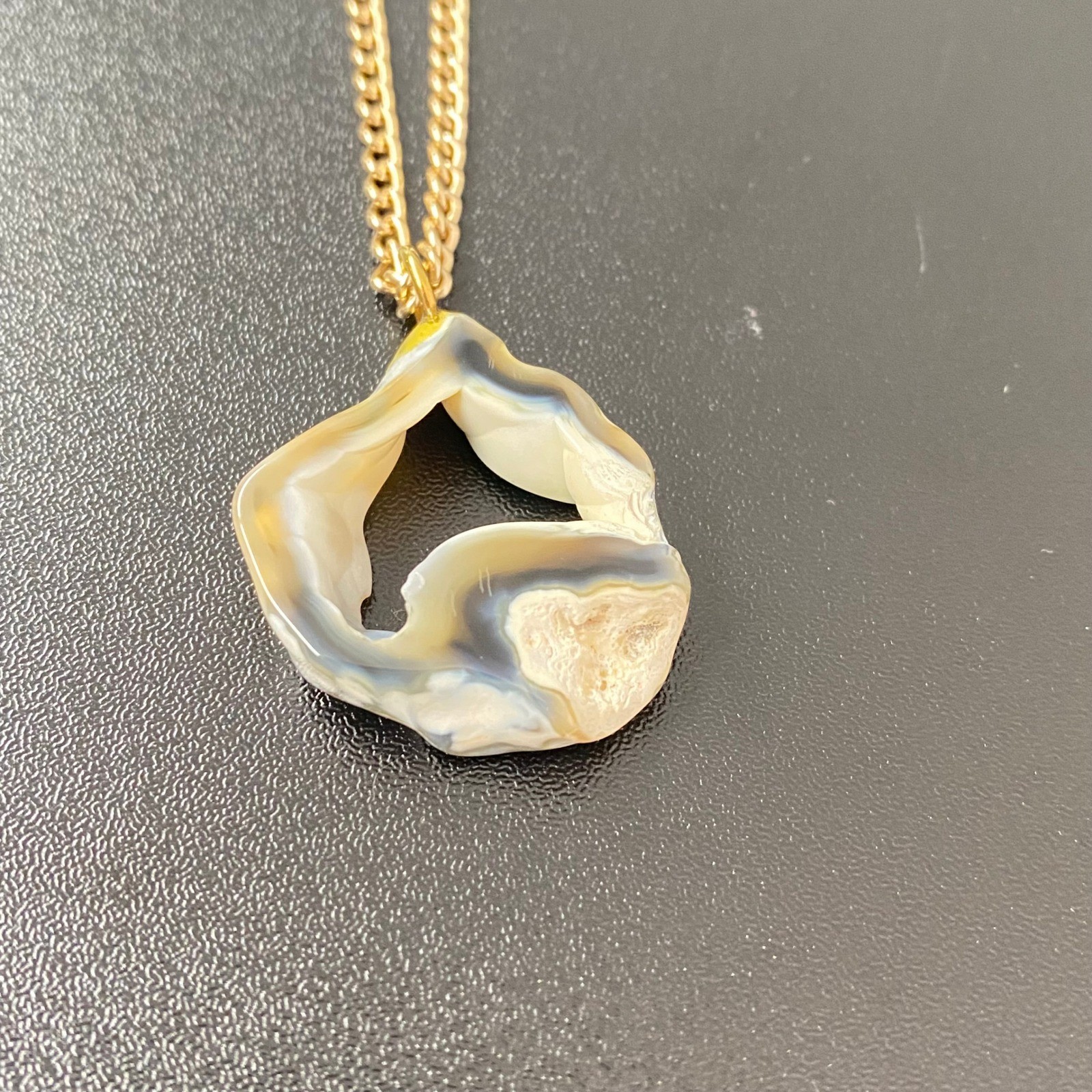 Vintage Women Necklace OS Gold Tone Agate Geode Slice Pendant Germany Organic
