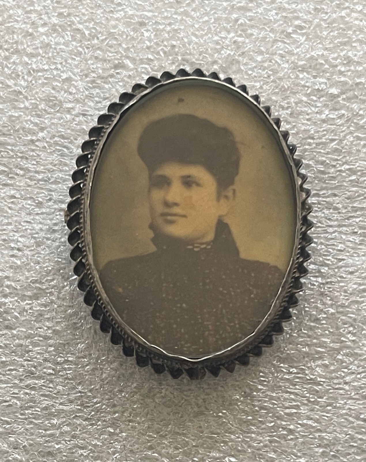 ANTIQUE PAT. MAY 31 1898 PIN LOCK PHOTO LOCKET PIN BROOCH