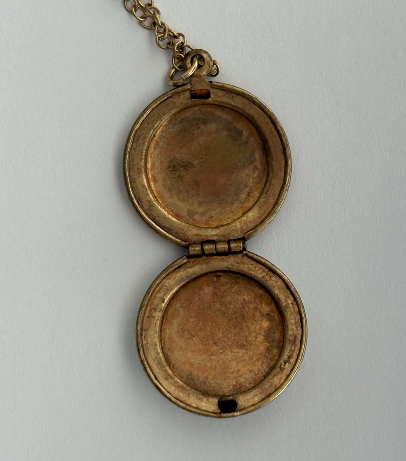 GOLD FILLED FRENCH ENAMEL ROUND LOCKET ROSE 18” NECKLACE 6.10 GRAMS VINTAGE