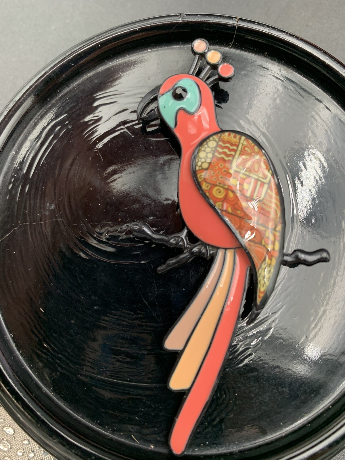 VIE OR Enamel Parrot 23/4”L X 1 1/2”
