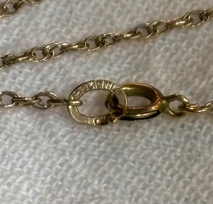 Vintage Opal necklace gold tone.