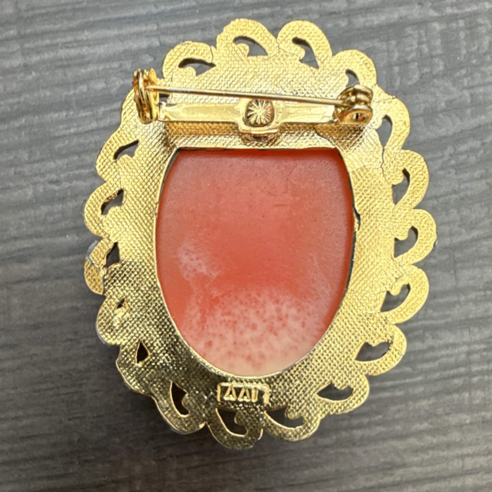 Cameo Oval Brooch Gold Tone Orange Cream Beauty Lady Profile Jewelry