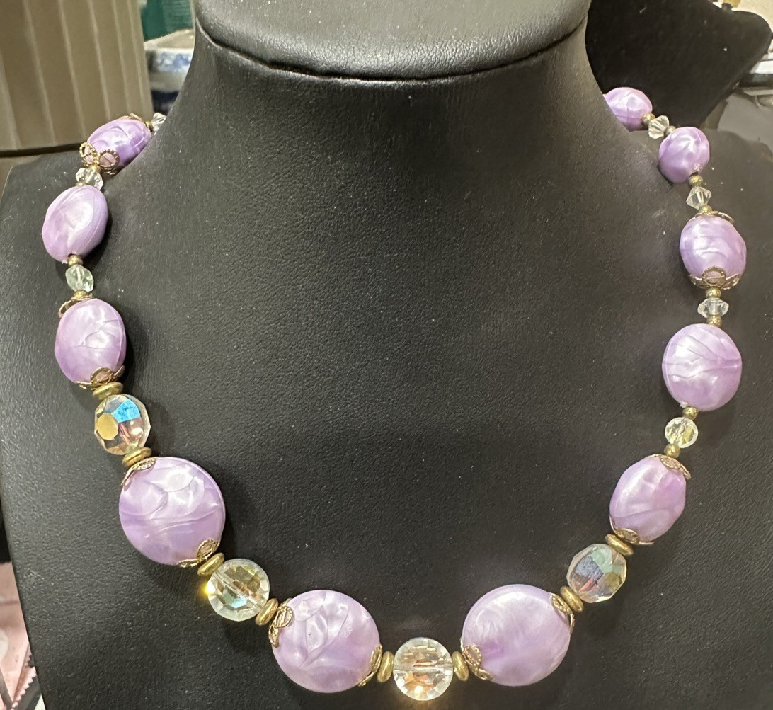Vintage Light Purple Graduated Acrylic Bead Necklace 16 Inch AB Textuured