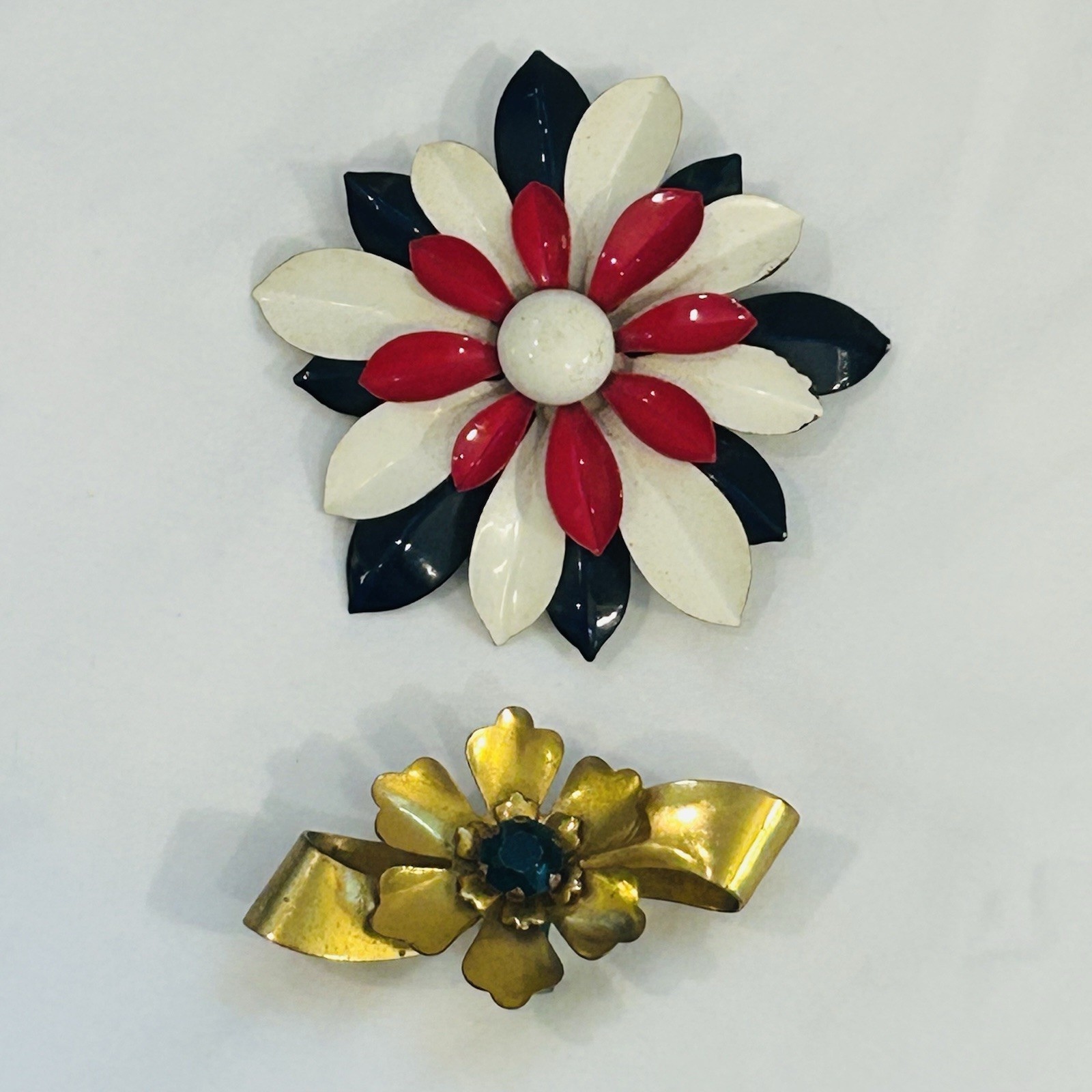 Lot Of 2 VTG Brooches Brass Floral Bow Red White Black Painted Flower