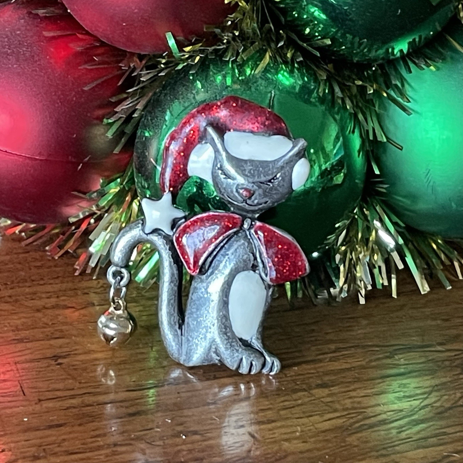 Vintage Santa Kitty Cat Brooch Silver Tone Red & White Enamel Christmas Pin Cute