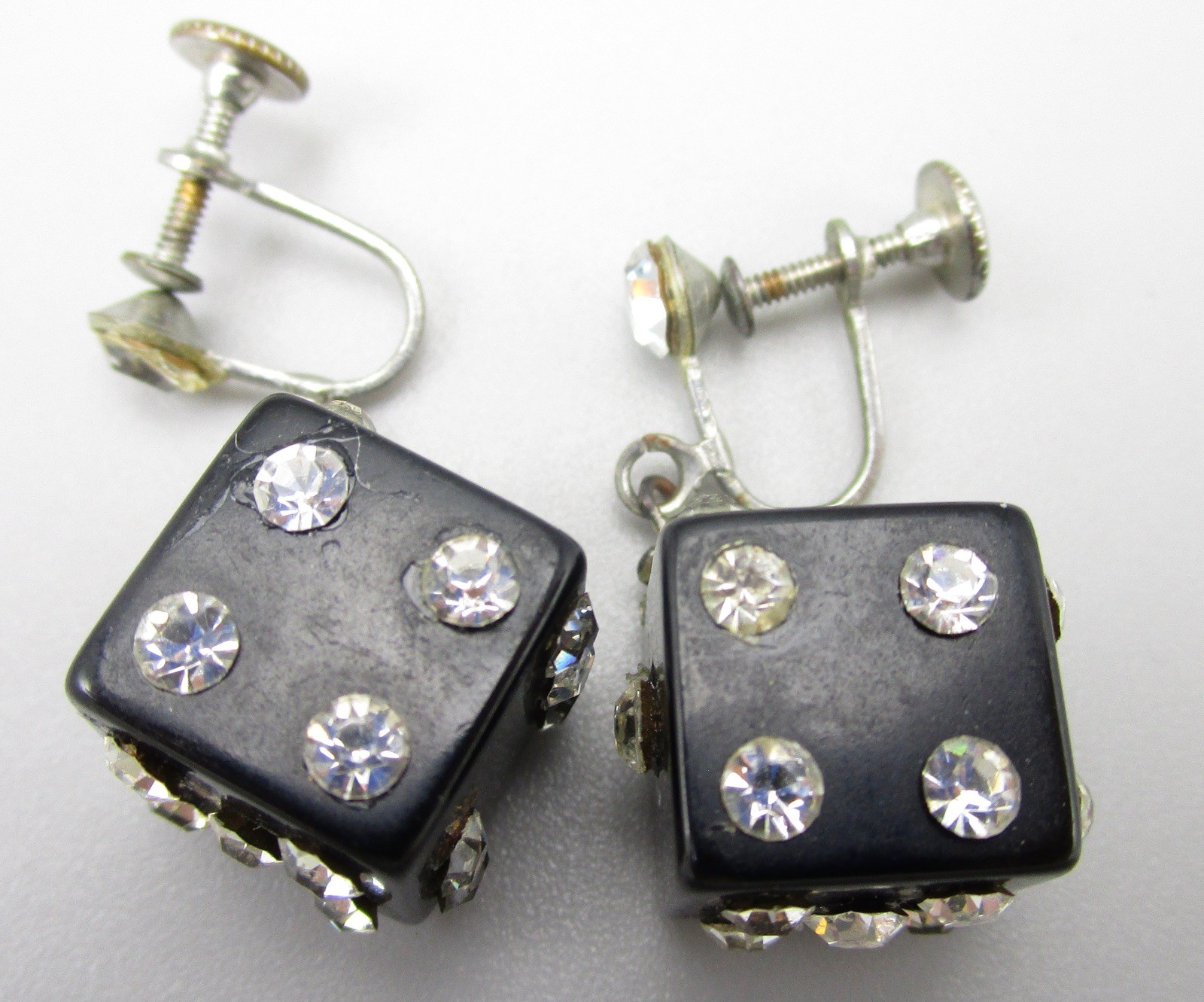 UNUSUAL 46″ BLACK ONYX RHINESTONE DICE HAND KNOTTED STATEMENT NECKLACE