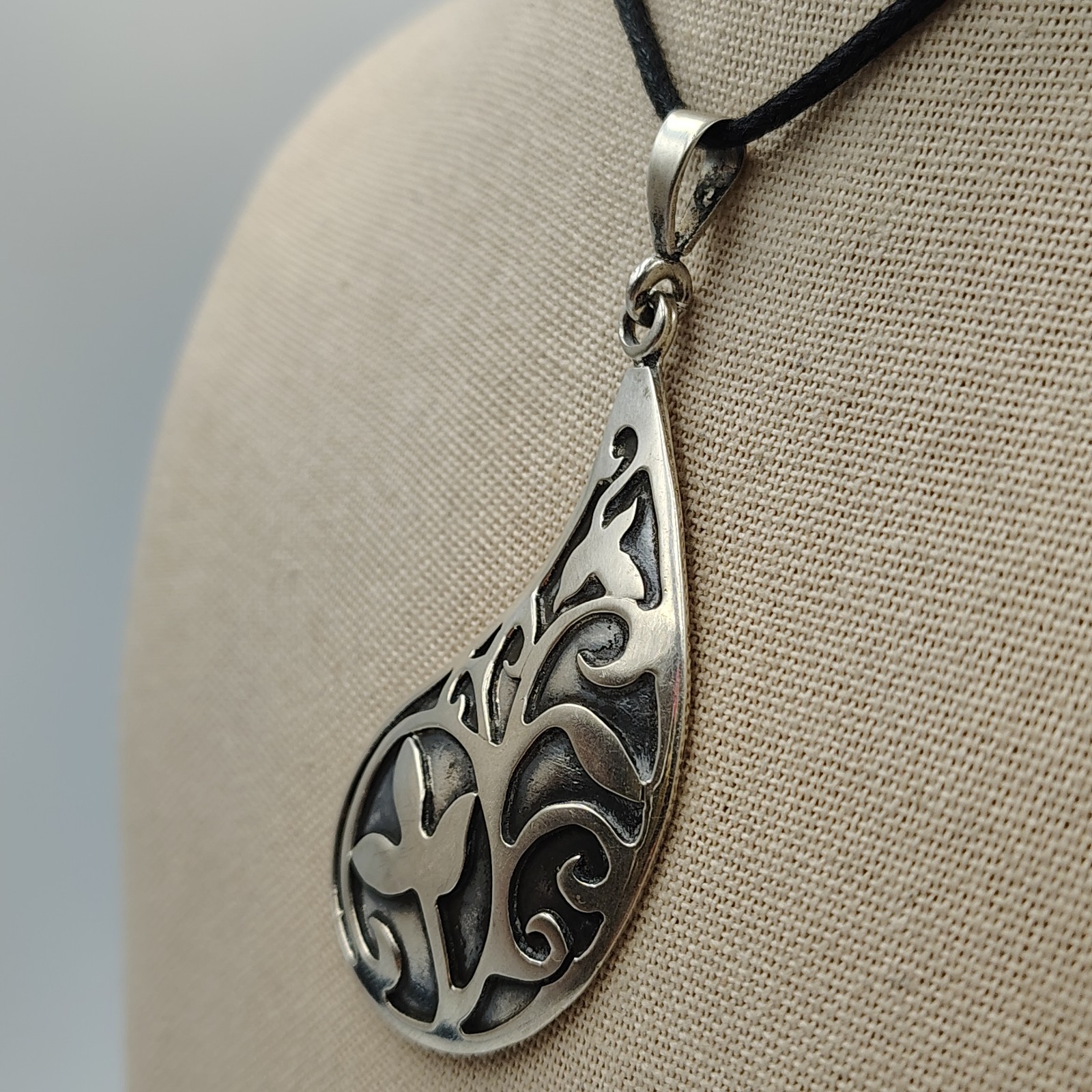 Vintage 950 Silver VR Mexico Teardrop Shaped Floral Design Pendant