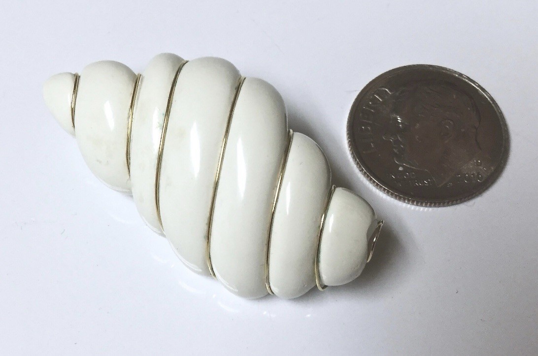 Unusual Crown Trifari Figural Glass Sea Shell Vintage Signed White