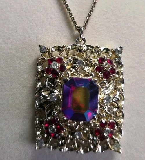 Vtg Goldtone Filigree Necklace w/ AB Red Center Pendant & Sm Clear Rhinestones