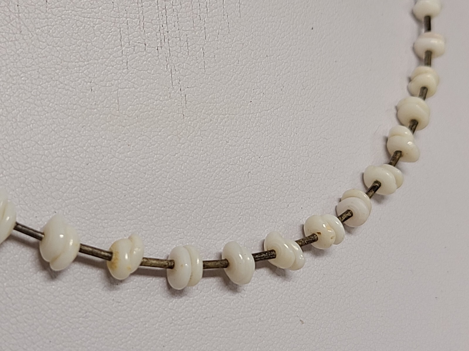 VTG 70s HAWAIIAN WHITE BOHO PUKA SHELL SURFER BEACH BEADED NECKLACE B2