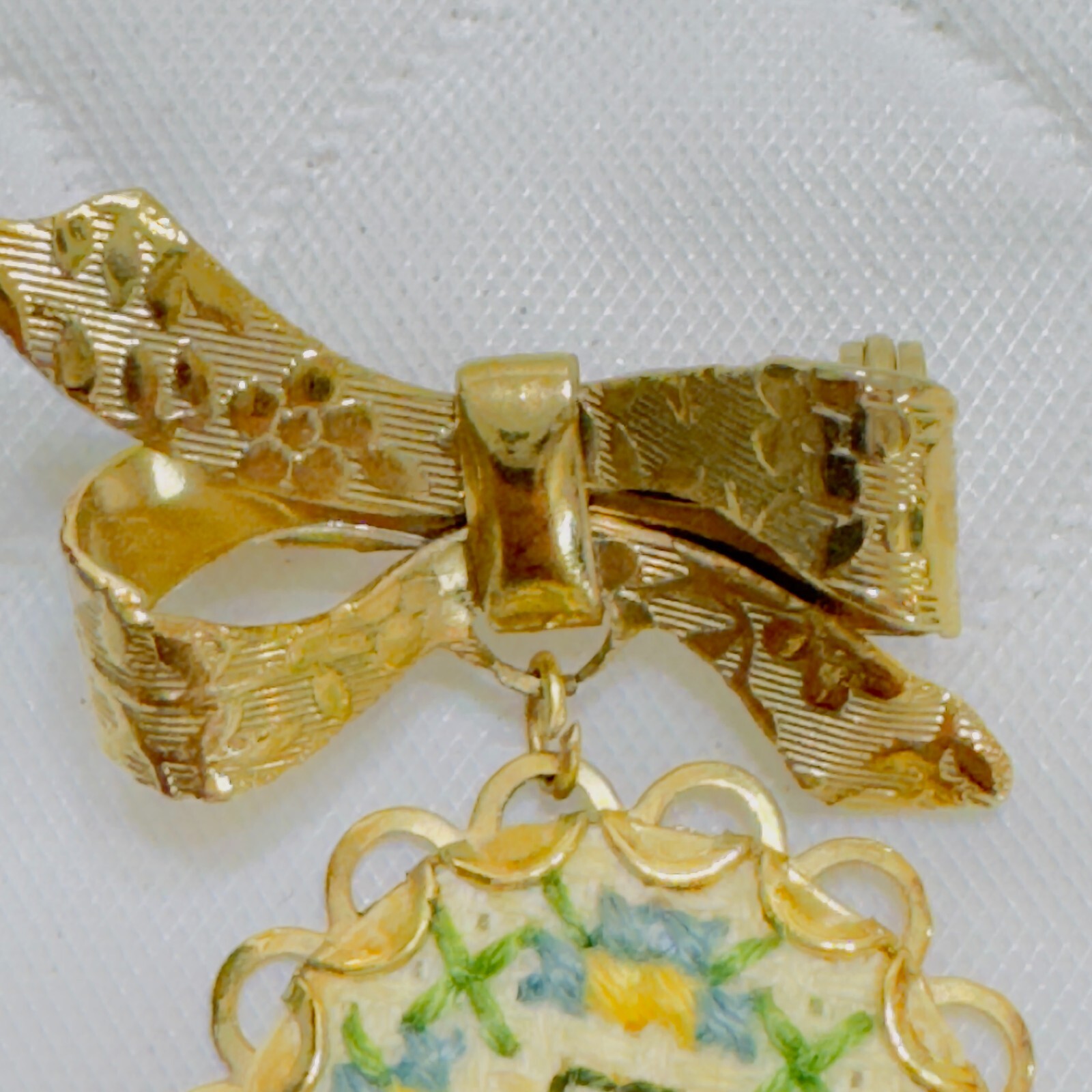 Vintage Handmade Brooch Petit Needle Point Gold Tone Ornate Bow Letter Initial P