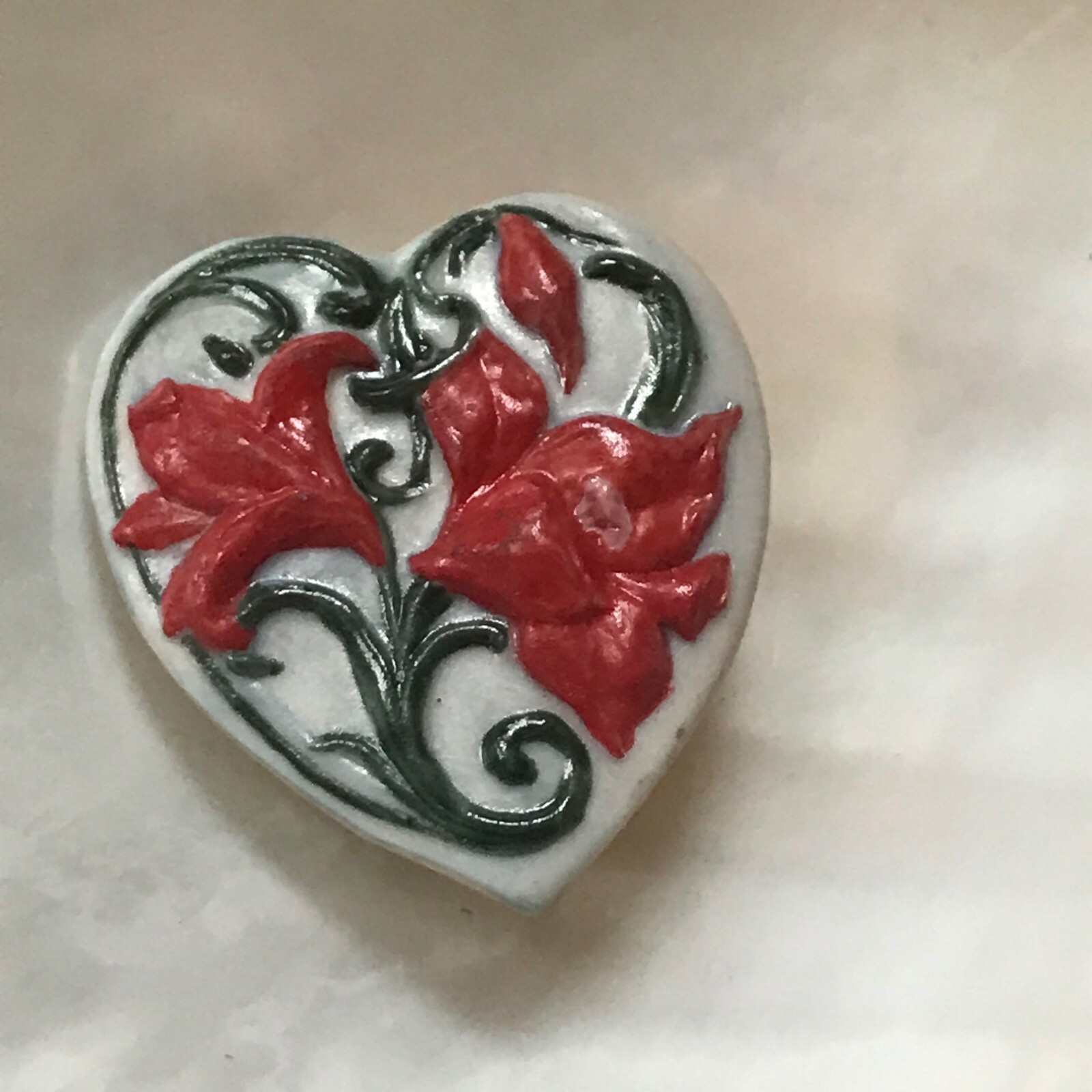 Estate Painted Ceramic Heart with Red Flowers Pin Brooch – 1 and 3/8th’s x 1.25