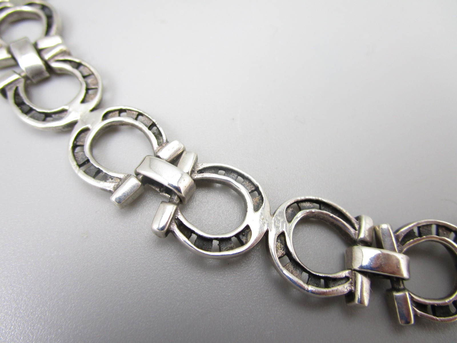 UNUSUAL EMILIA LOS CASTILLO MEXICAN STERLING SILVER HORSESHOE 19″ NECKLACE – 57G