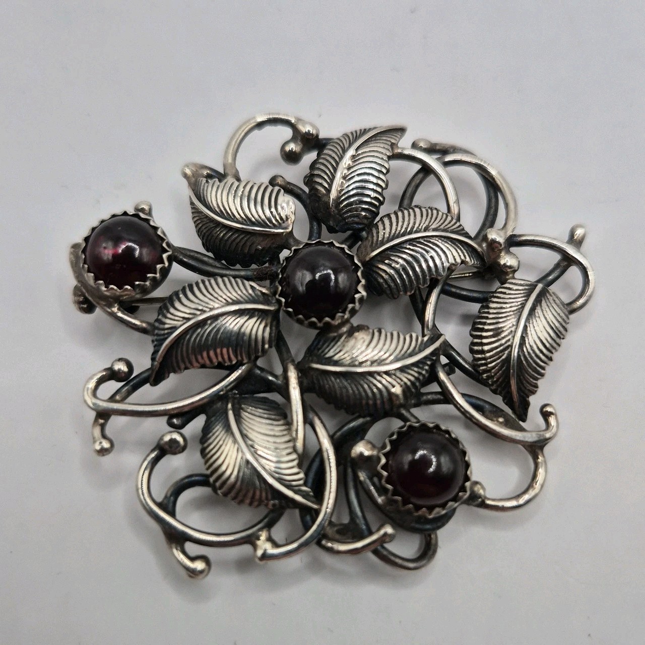 Vintage Sterling Silver 925 Leaf Nature Dark Red Garnet Cabs Filigree Pin Brooch