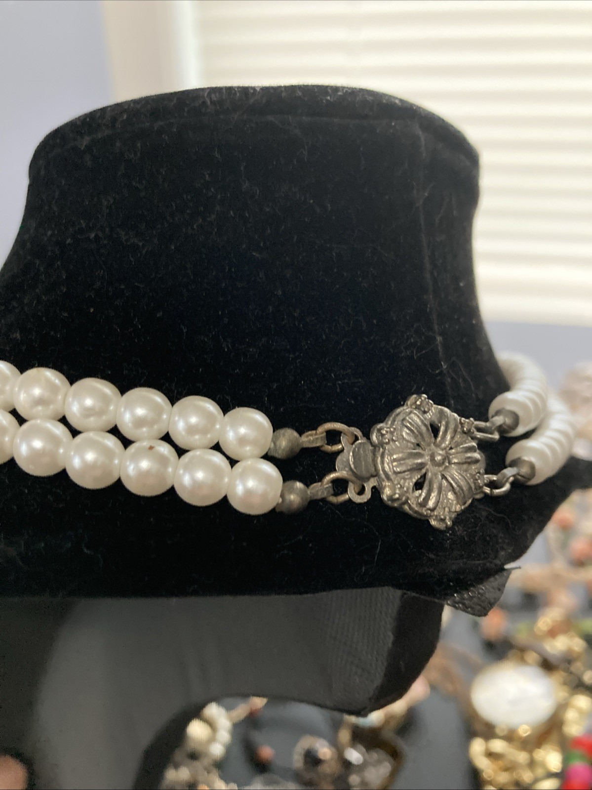 Women’s pearl beaded necklace Jewelry