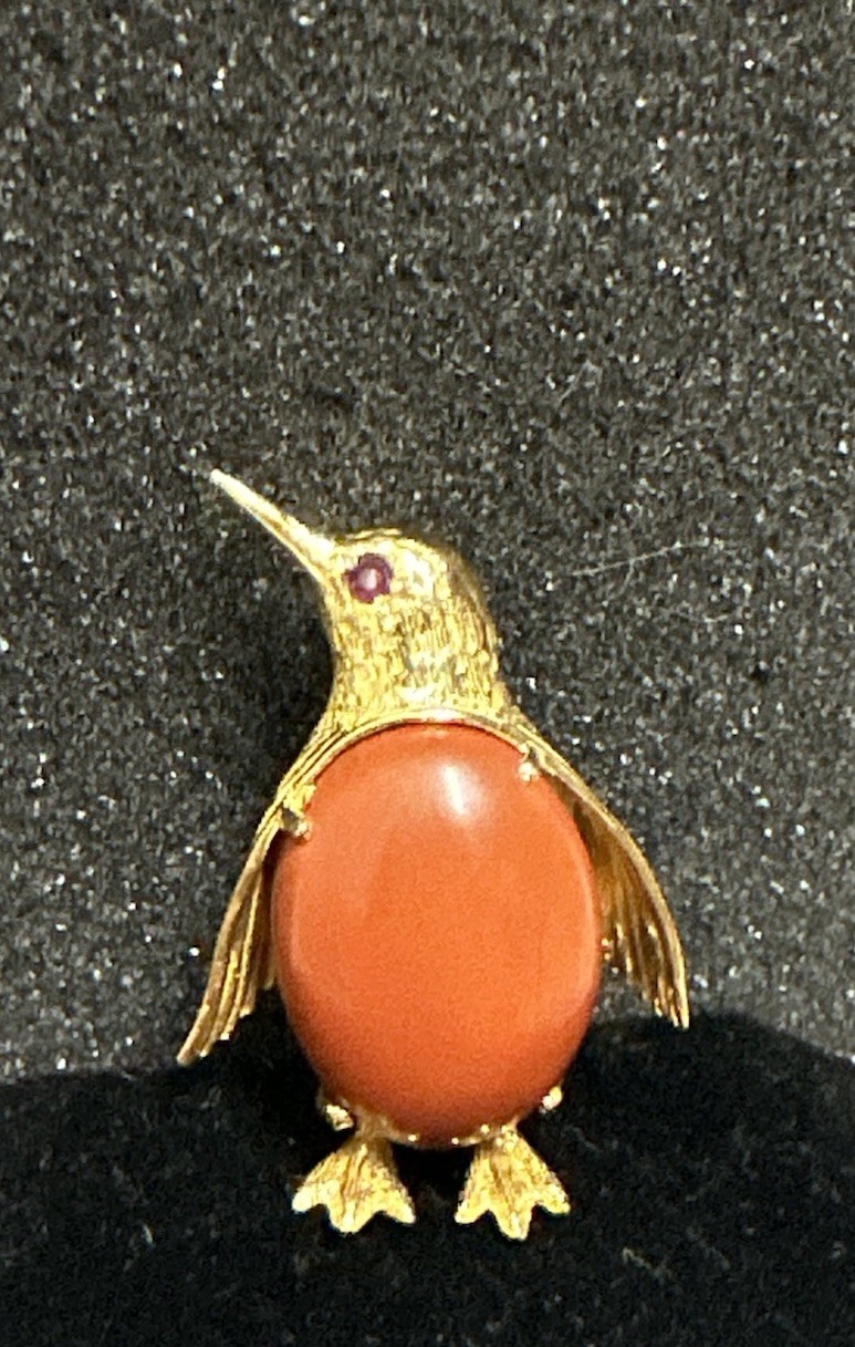 Vintage MERRIN 18K Yellow Gold Ruby Eye Penguin Brooch Pin Signed Orange Jasper