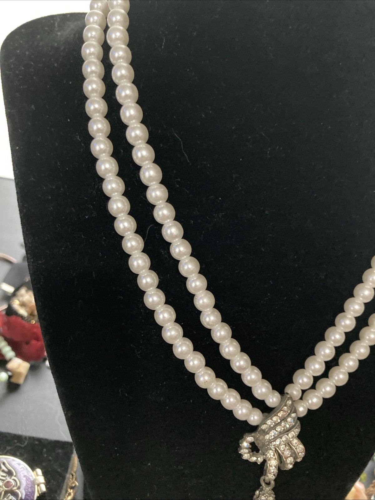 Women’s pearl beaded necklace Jewelry