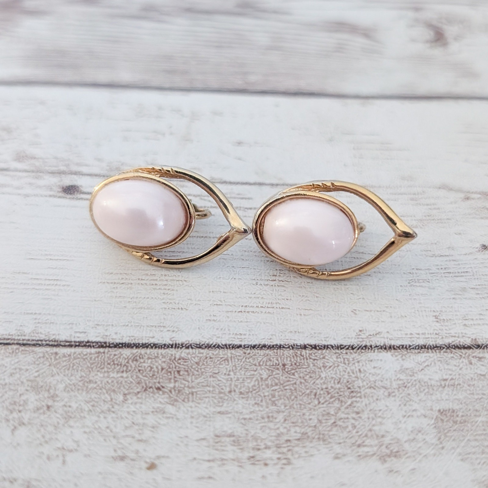 Vintage Clip On Earrings Very Light Pink & Gold Tone
