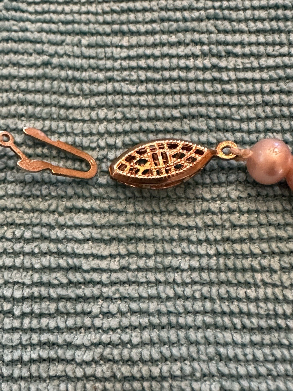 VTG 18” Cultured Pink Pearl Necklace W/Fish Hook Clasp & Matching Post Earrings