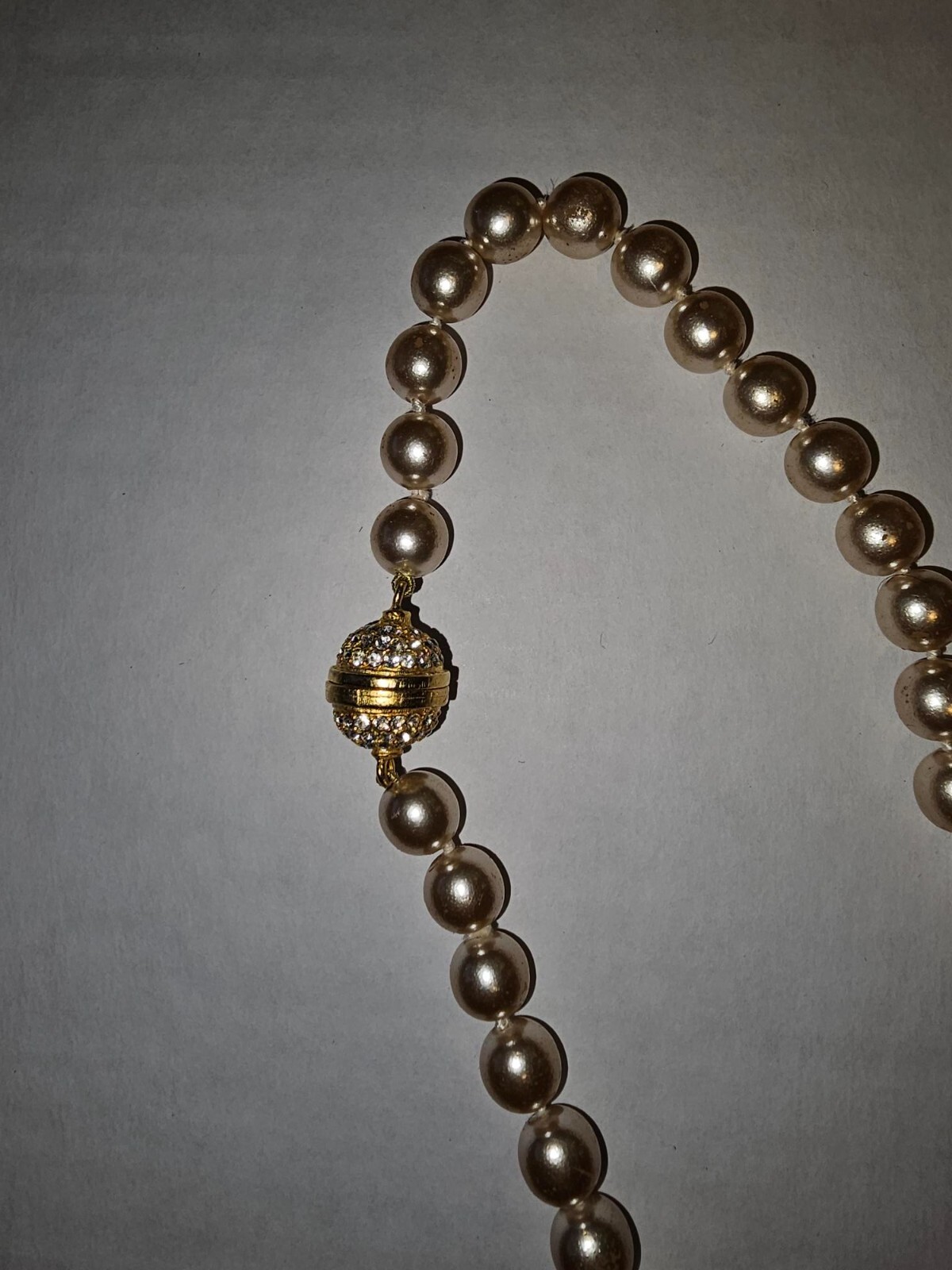 Beautiful vintage beaded statement neclace in white, gold and champagne coloring