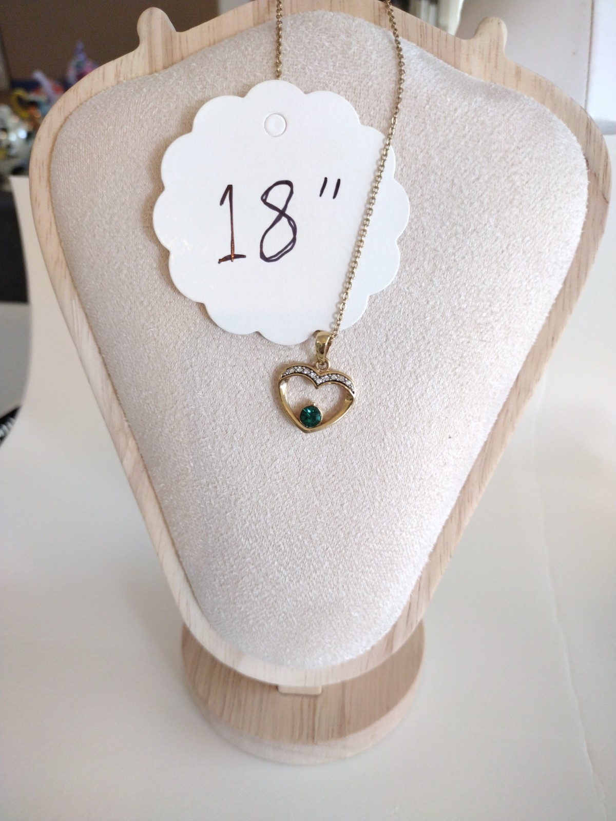 Vintage Emerald Crystal Heart Necklace Gold Tone Diamond Cut Chain 18″