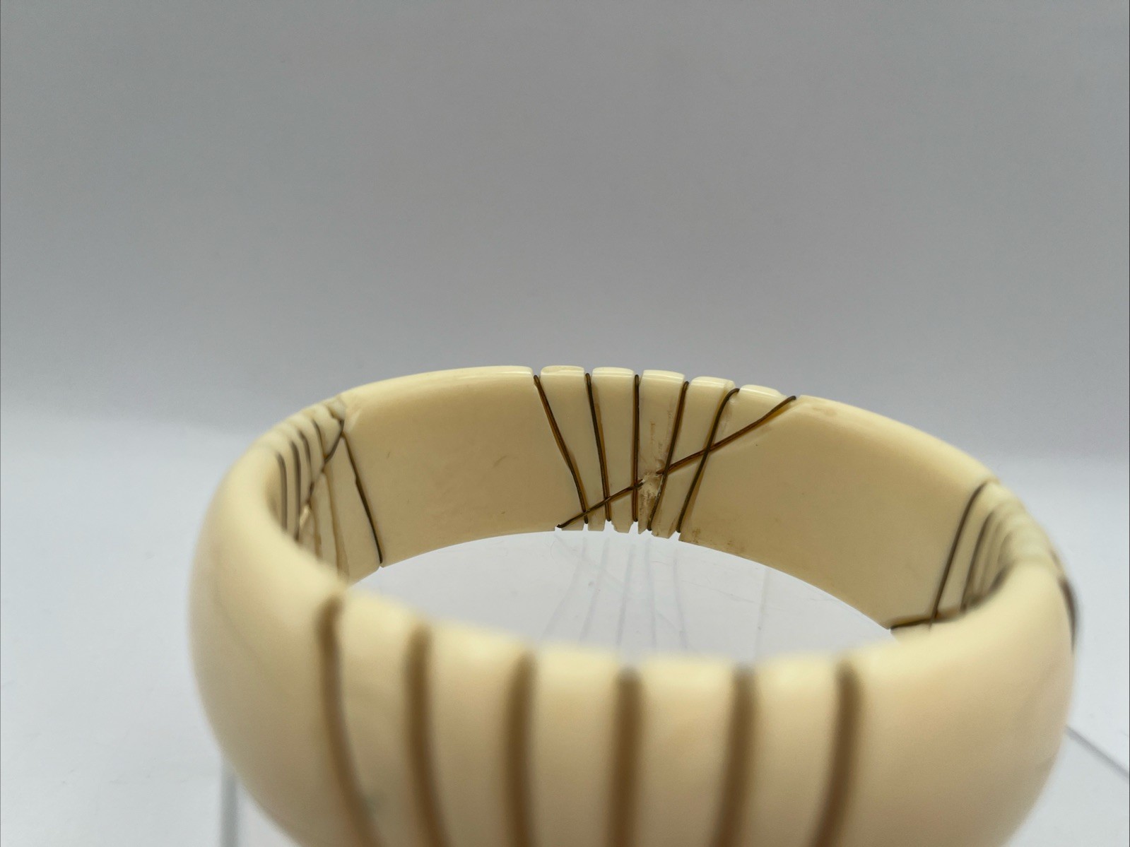 Vtg Carved Resin or Horn Ribbed Bangle Bracelet Ivory in Color with Gold Wire