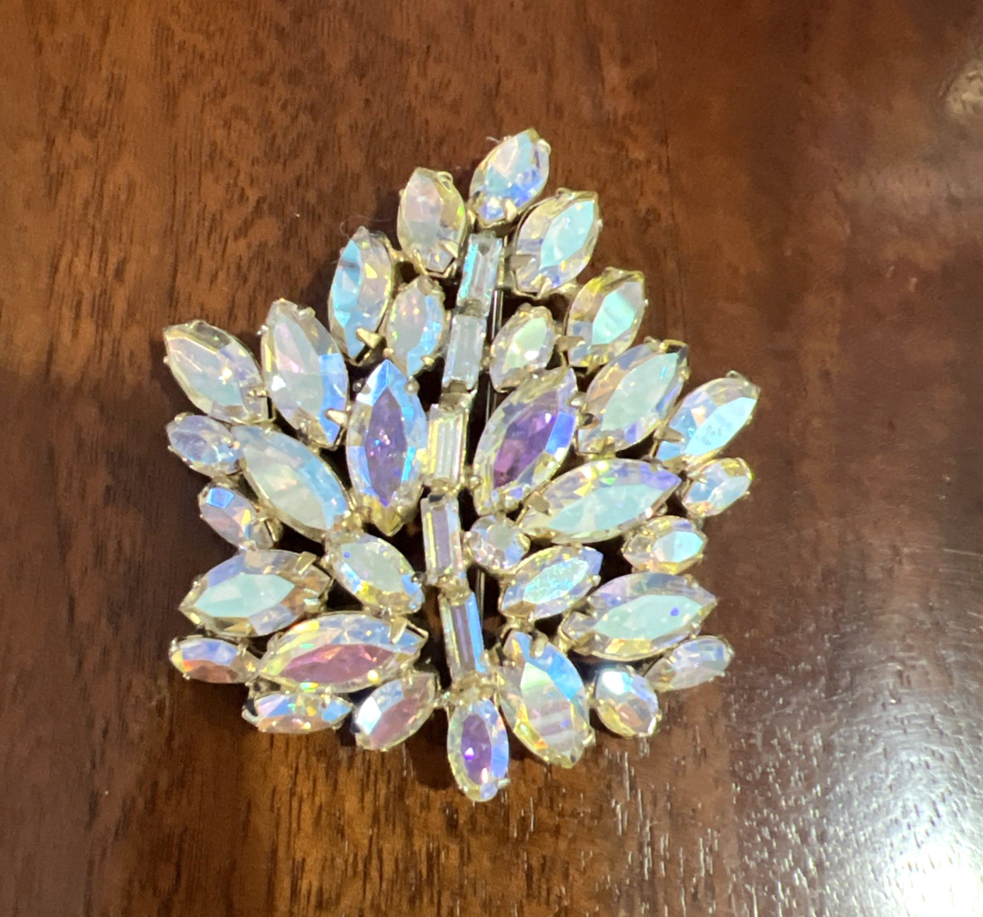 Vtg. 1940-60 SIGNED REGENCY AURORA BOREALIS RHINESTONE LEAF BROOCH & EARRING SET