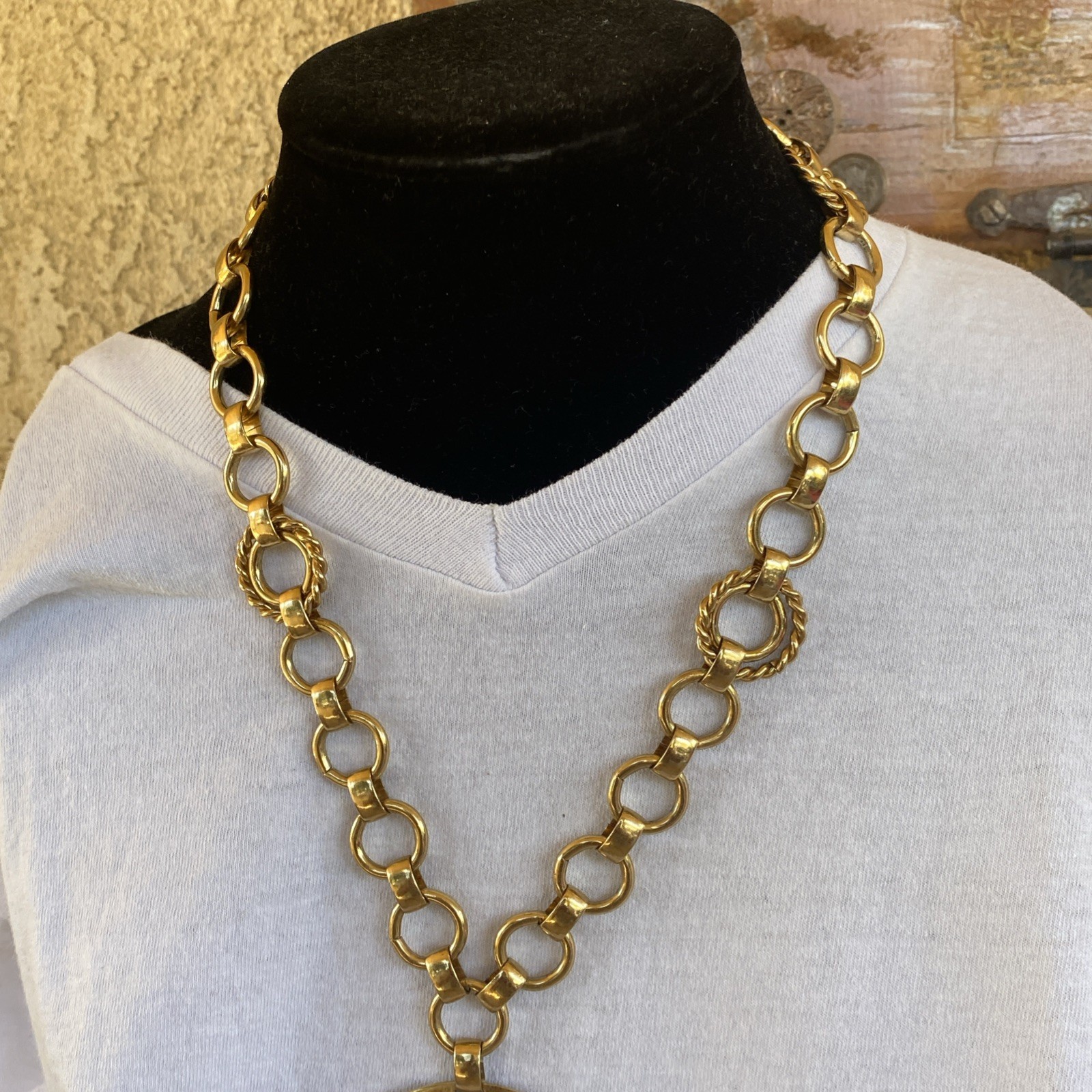 1980s Monet Gold Tone Circle Locket Pendant Chain Necklace
