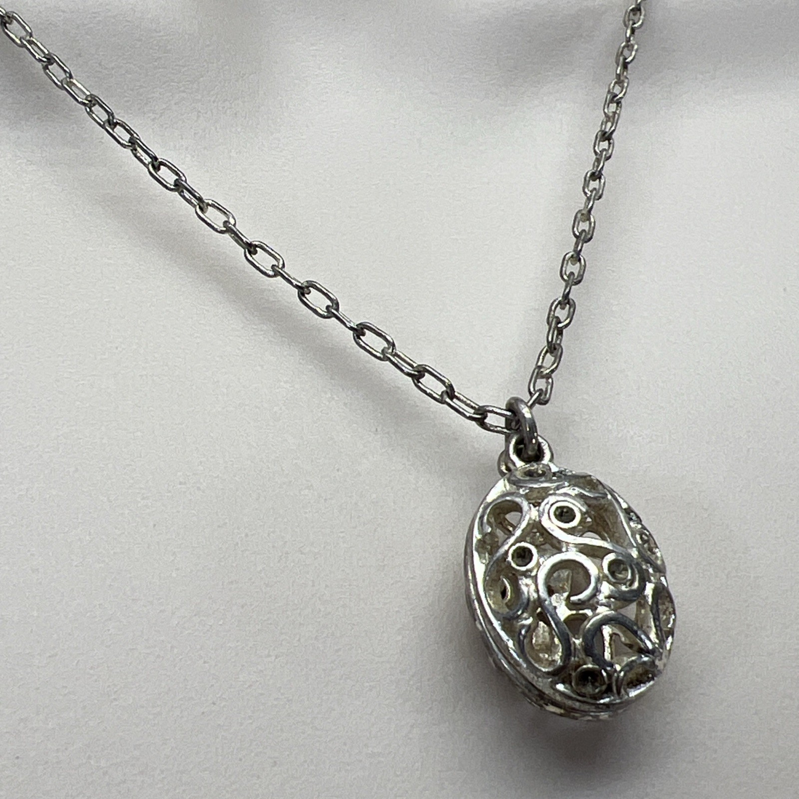 Filigree Round Pendant Locket Chain Necklace Vintage Silver Tone 18” Adjustable