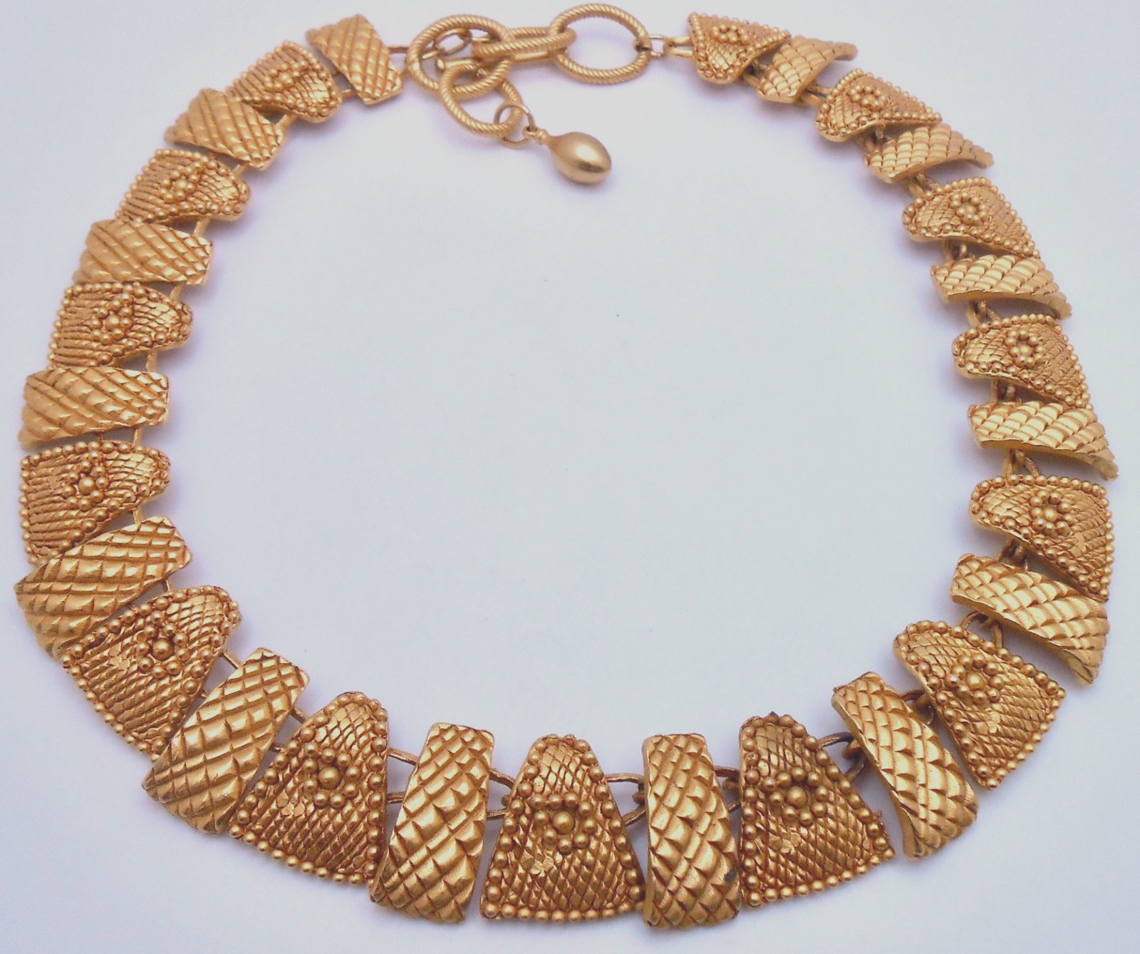 Vintage LIA Signed LIANNA Egyptian Style Link Necklace Gold-tone 18-20″ N44
