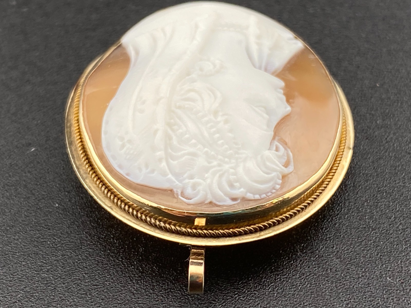 14k Gold Left Facing 1.49″ Hand Carved Cameo Brooch Pin Pendant Authentic 6.7gm
