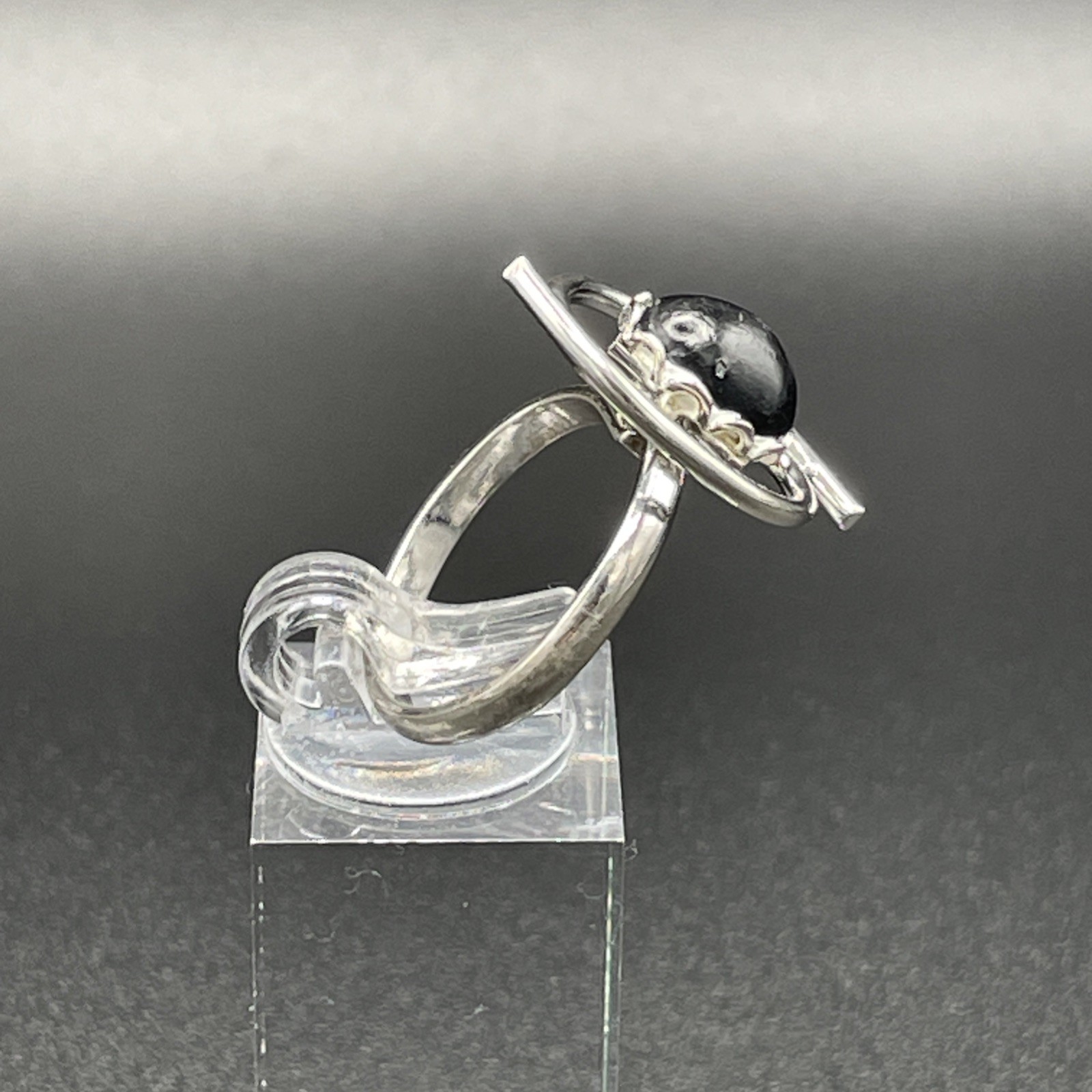 Vintage Modernist Silver Tone Swirl Design With Faux Black Onyx Adjustable Ring