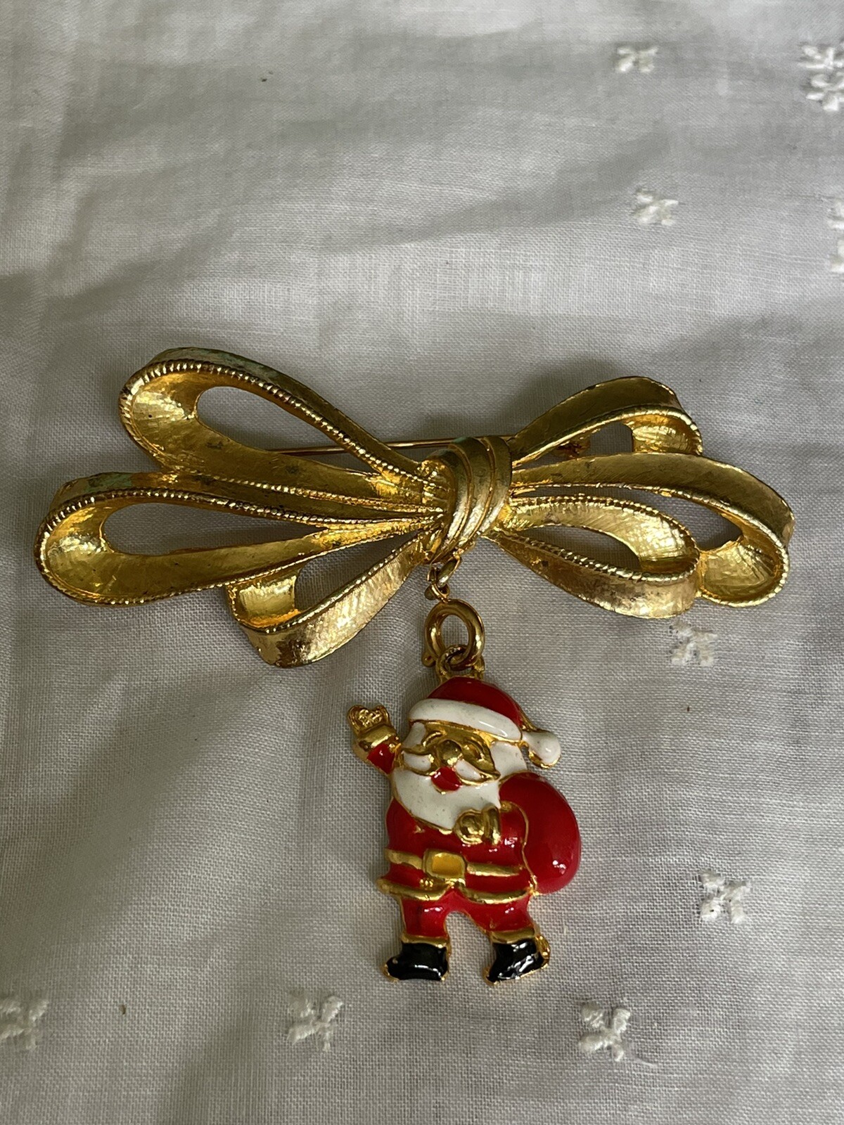 Vintage Phister Ent Christmas Jewelry Brooch Pin Santa Gold Tone Bow YT-47
