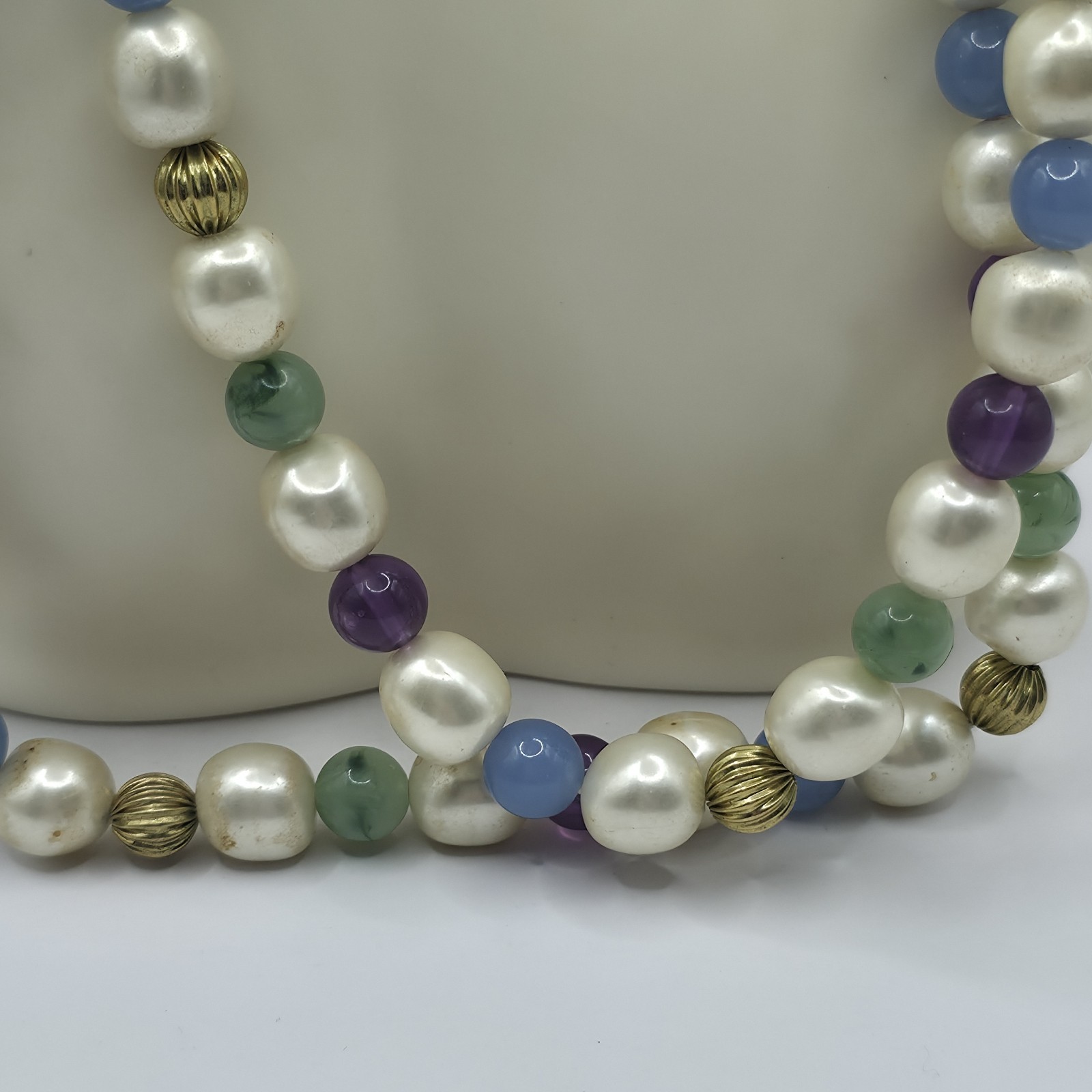 Avon 1986 VTG Faux Pearl White/Blue/Purple/Green and Goldtone Beaded Necklace