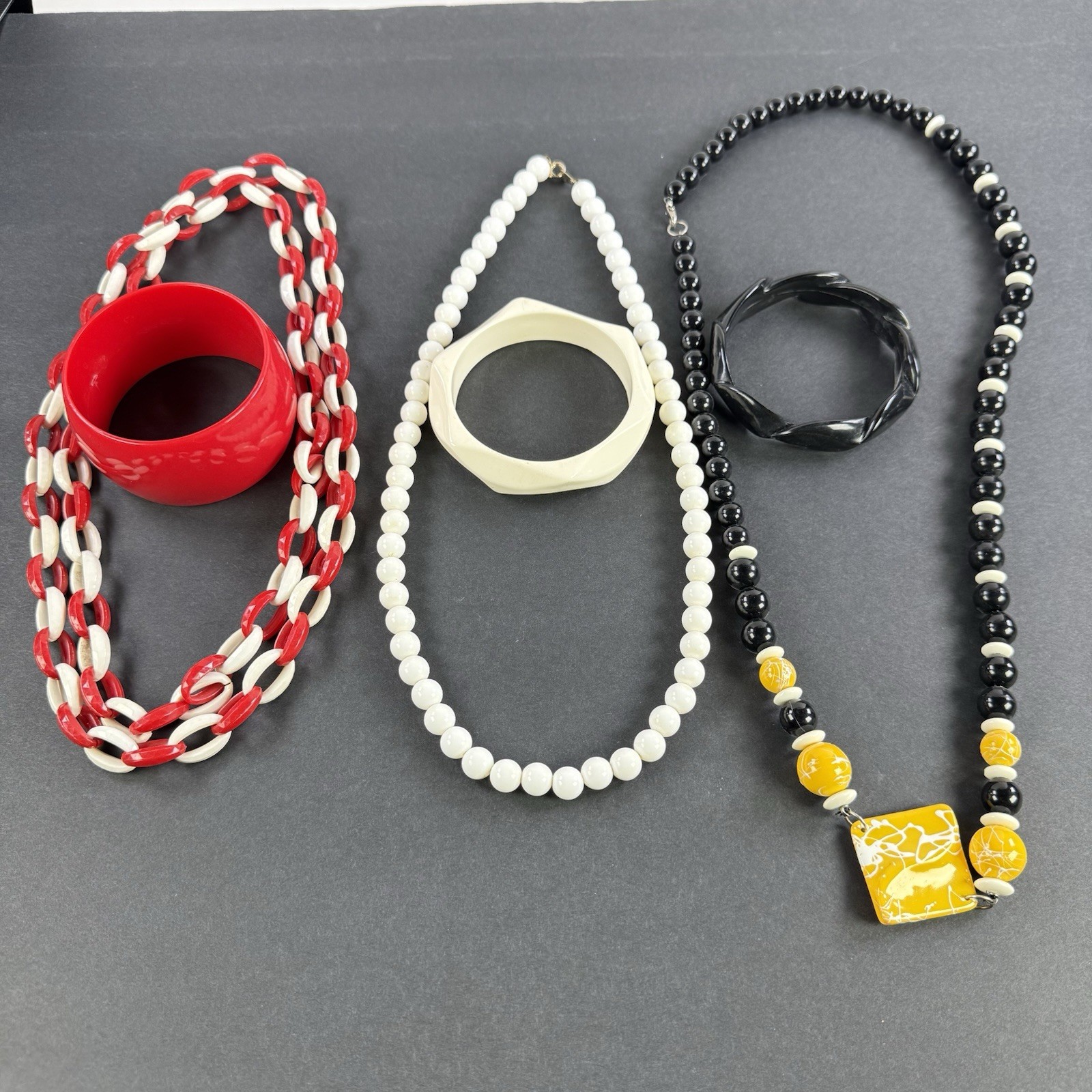 Vtg Plastic Jewelry Lot 6 Pc Necklaces Bracelets Bangles Retro Red White Black