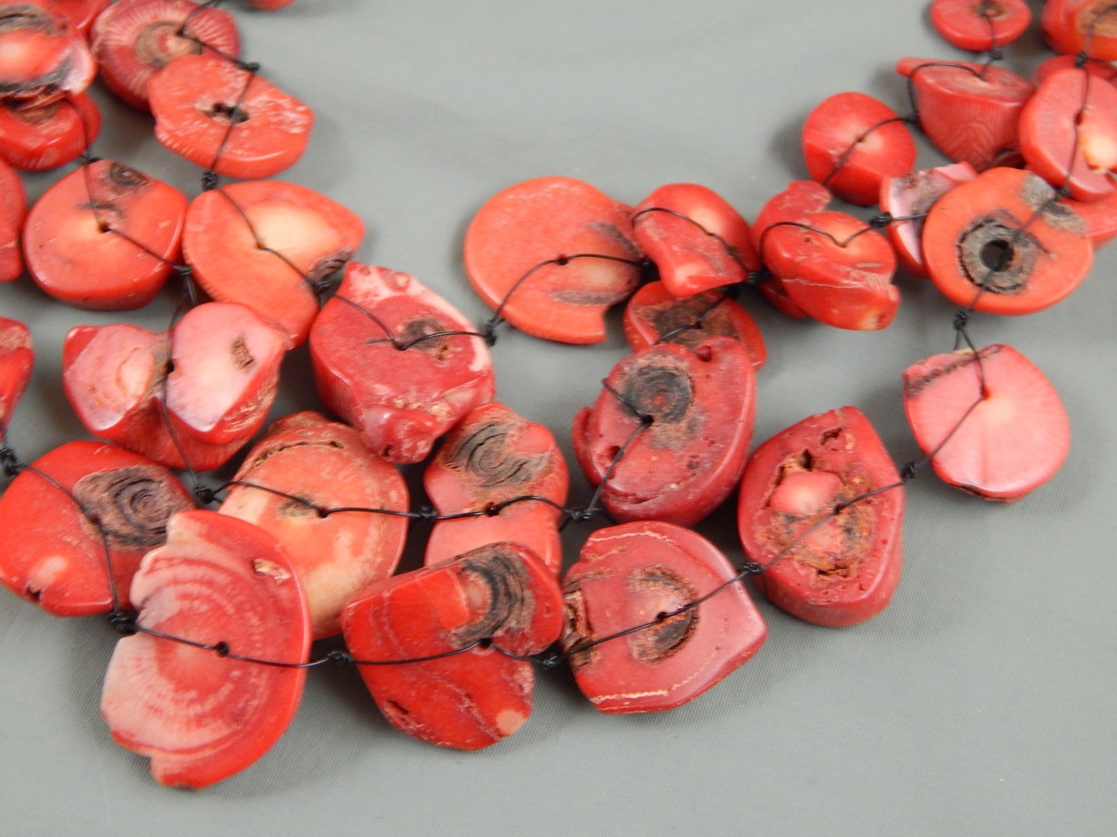 Vintage 3 Strand Sliced Red Bamboo Coral Bib Statement Bead Necklace 24″ adj