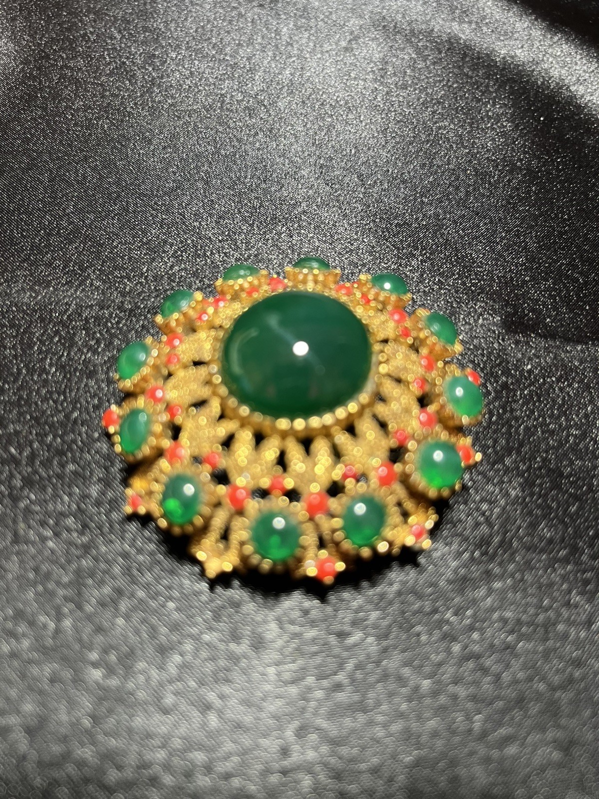 Vintage Signed SPHINX Gripoix Cabochon Peking Glass Brooch