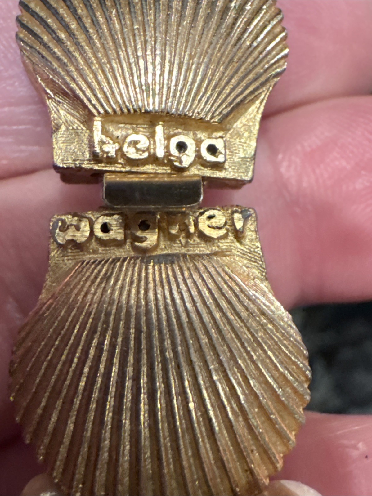 Vtg HELGA WAGNER 4 Strand Polished Shell Fall Bronze Gold Seashell 17″ Necklace