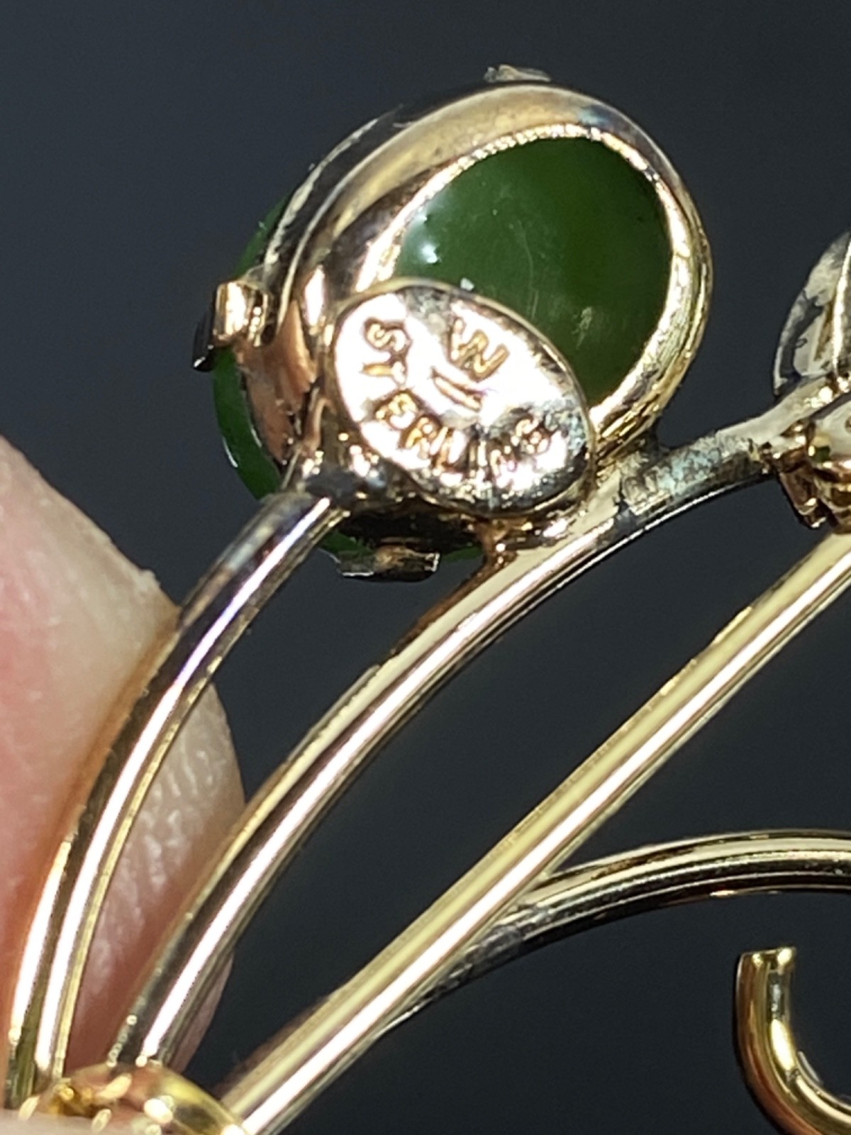 STERLING SILVER GOLD WASH Nephrite Jade Flower Pin Brooch “W” Mark 3.8g