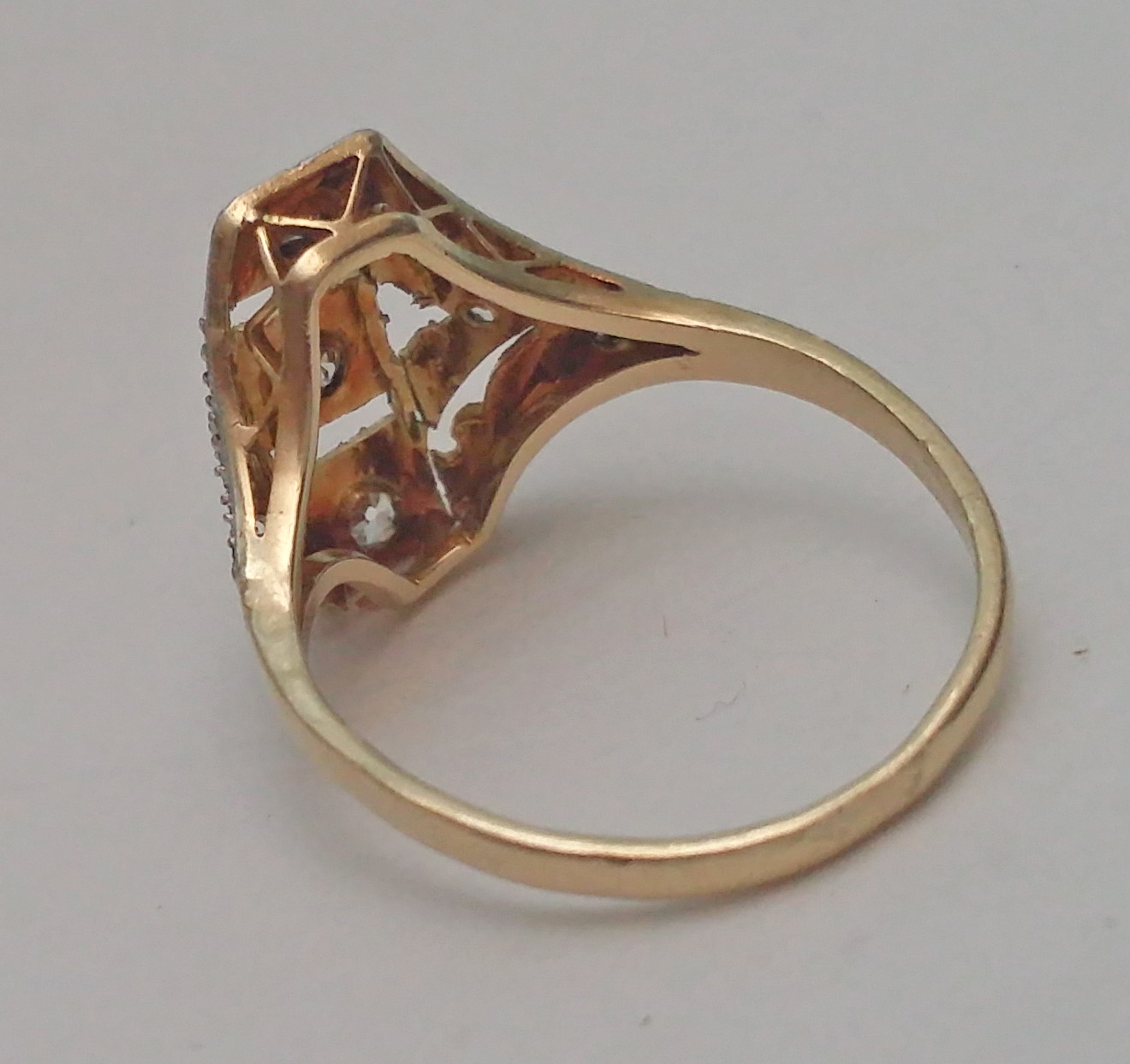 BEAUTIFUL VINTAGE ESTATE ART DECO 18K GOLD & 0.35CT DIAMONDS STYLISH RING
