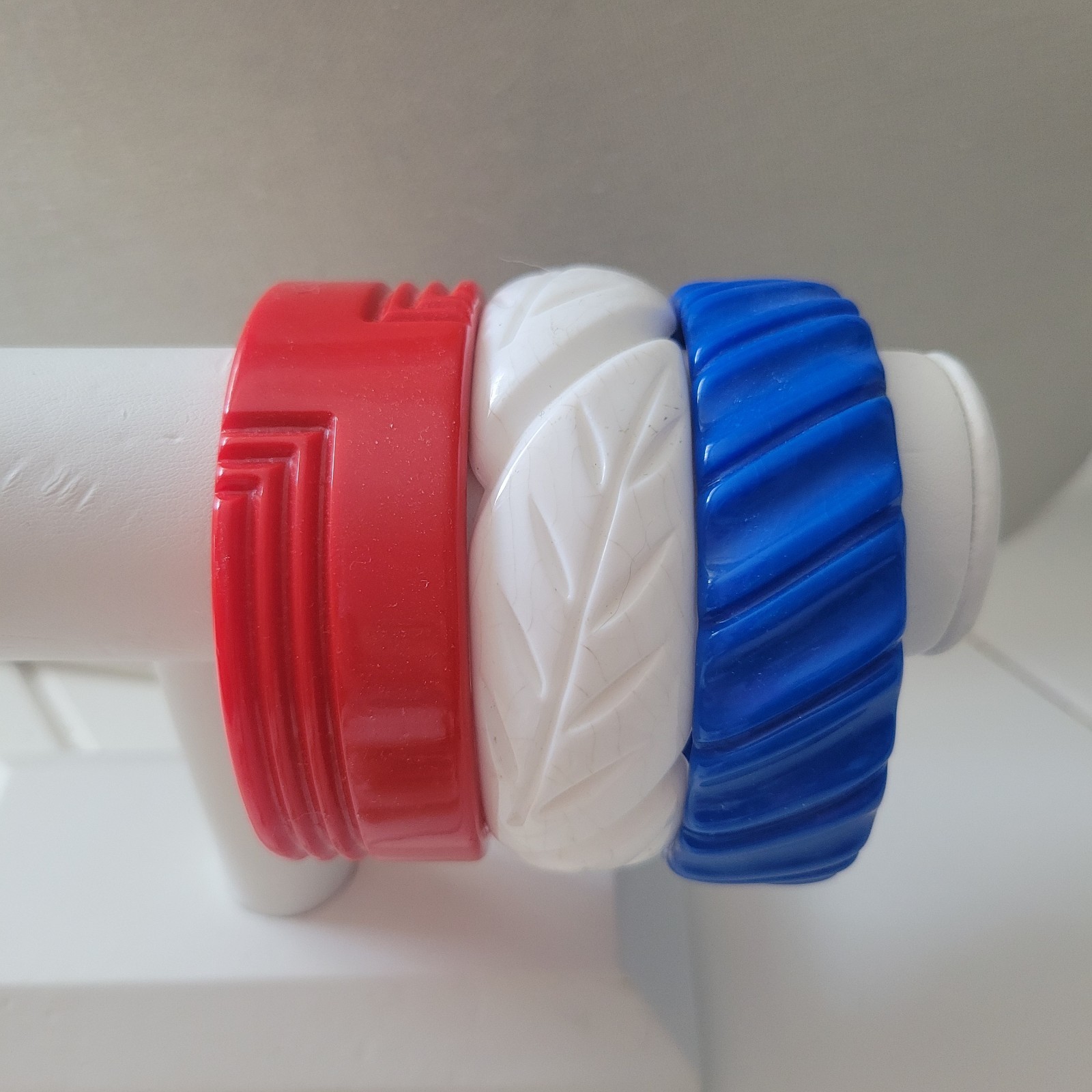 Vintage Red White & Blue Carved Lucite Wide Bangle Bracelets Patriotic Set of 3