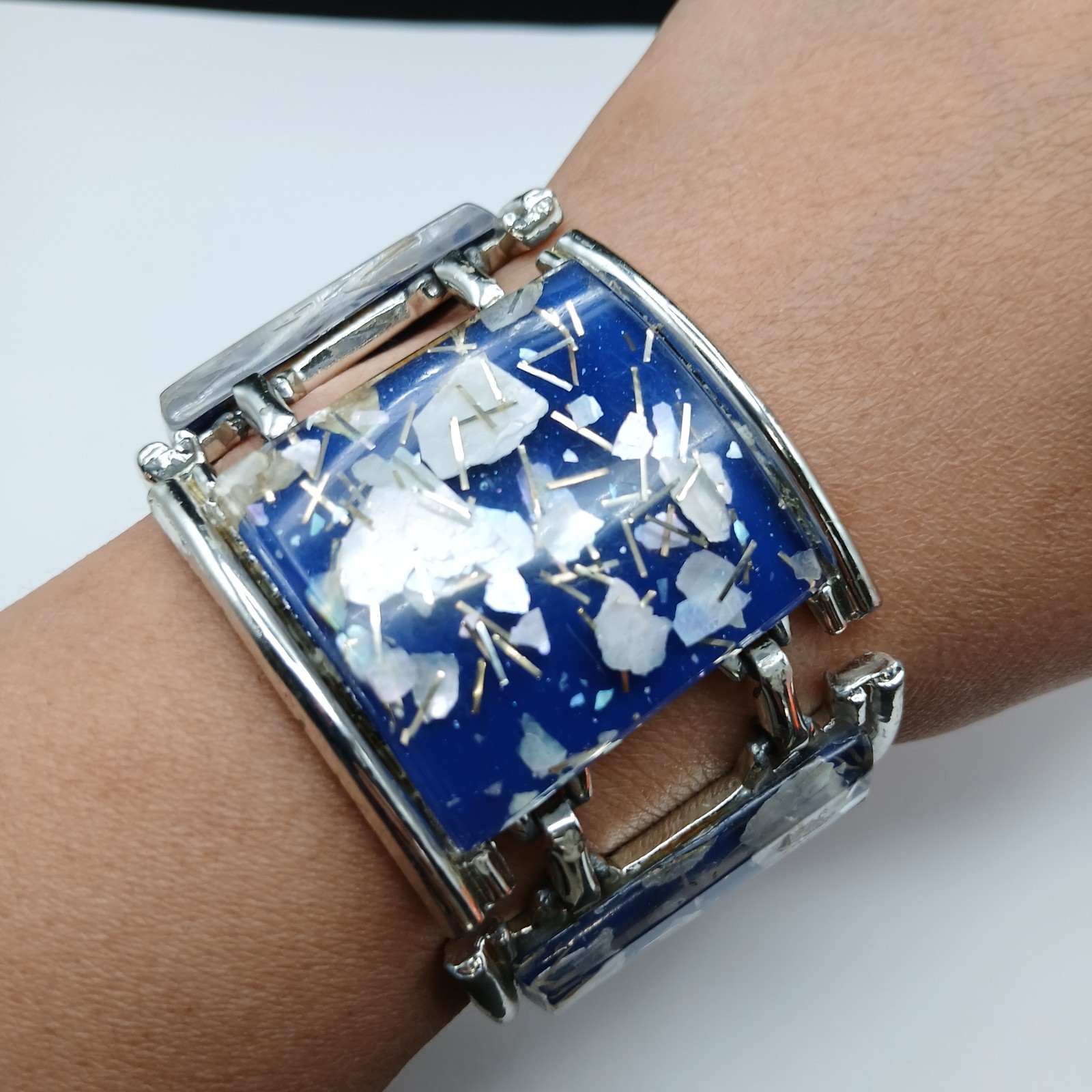 Vintage Lucite Blue White Glitter Confetti Chunky Silver Tone Square Bracelet