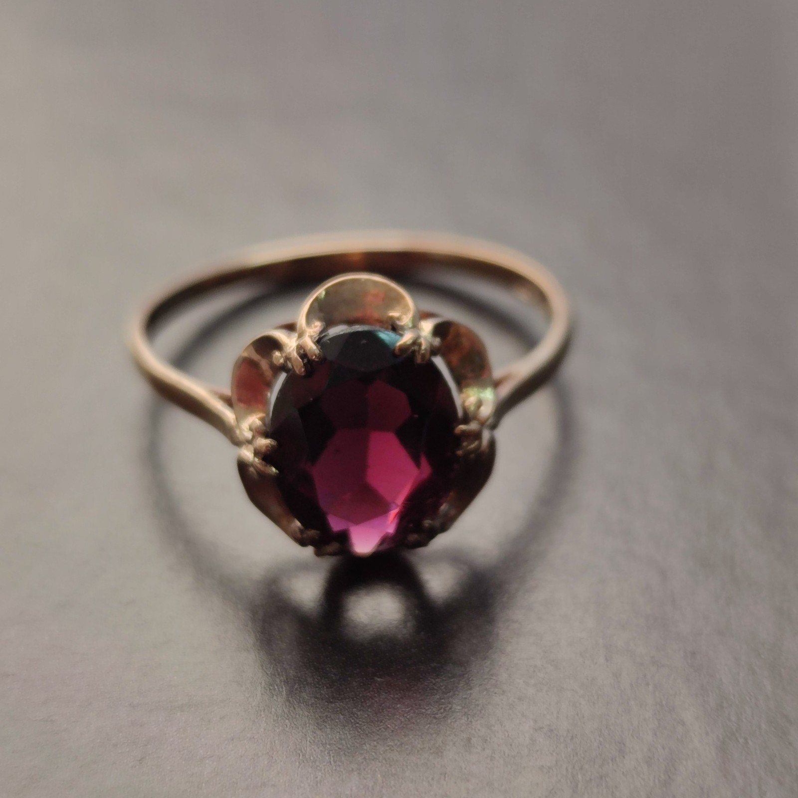 Vintage 9ct Yellow Gold Garnet Ring Size S Hallmarked 375 January Statement