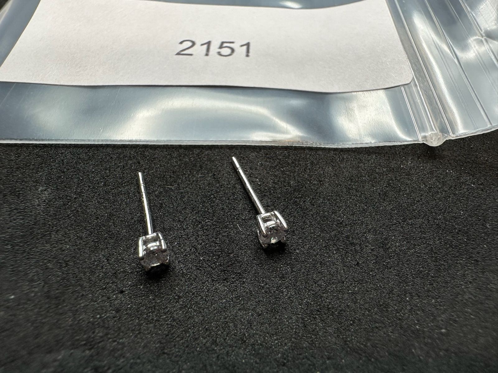 0.35g Vintage Sterling Silver 925 Sparkling Round Stud Earrings Dainty M