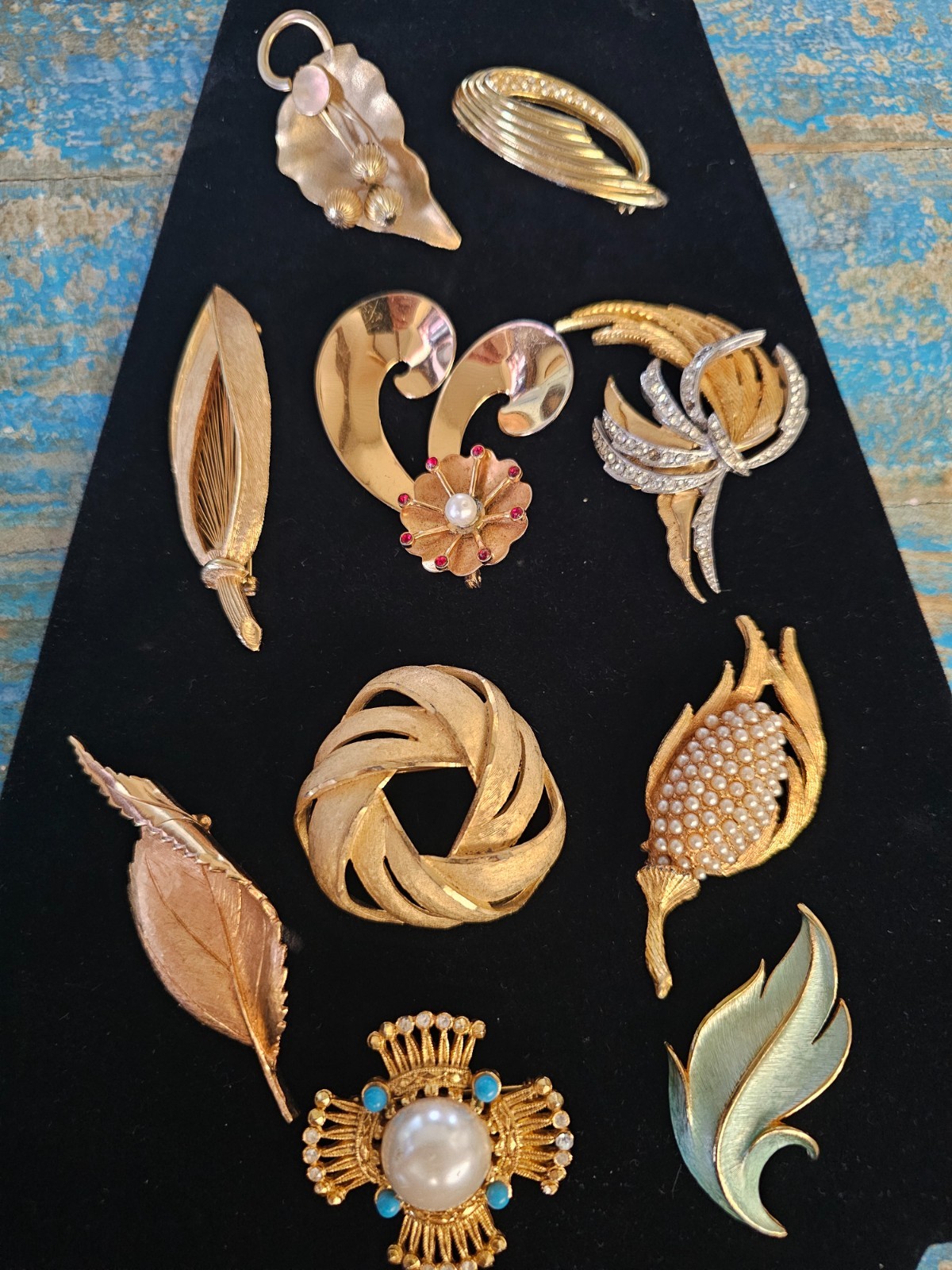 Lot of 10 Vintage Gold Tone Brooch Pins Jewelry Signed Coro JJ Capri BSK