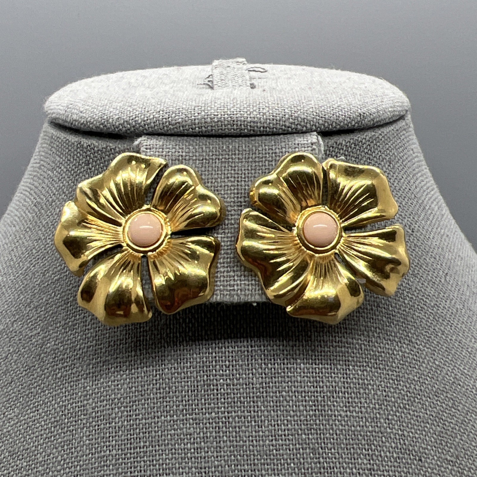 Vintage Gold Tone Flower Clip On Earrings Pink Center Cabochon Bold Retro Floral