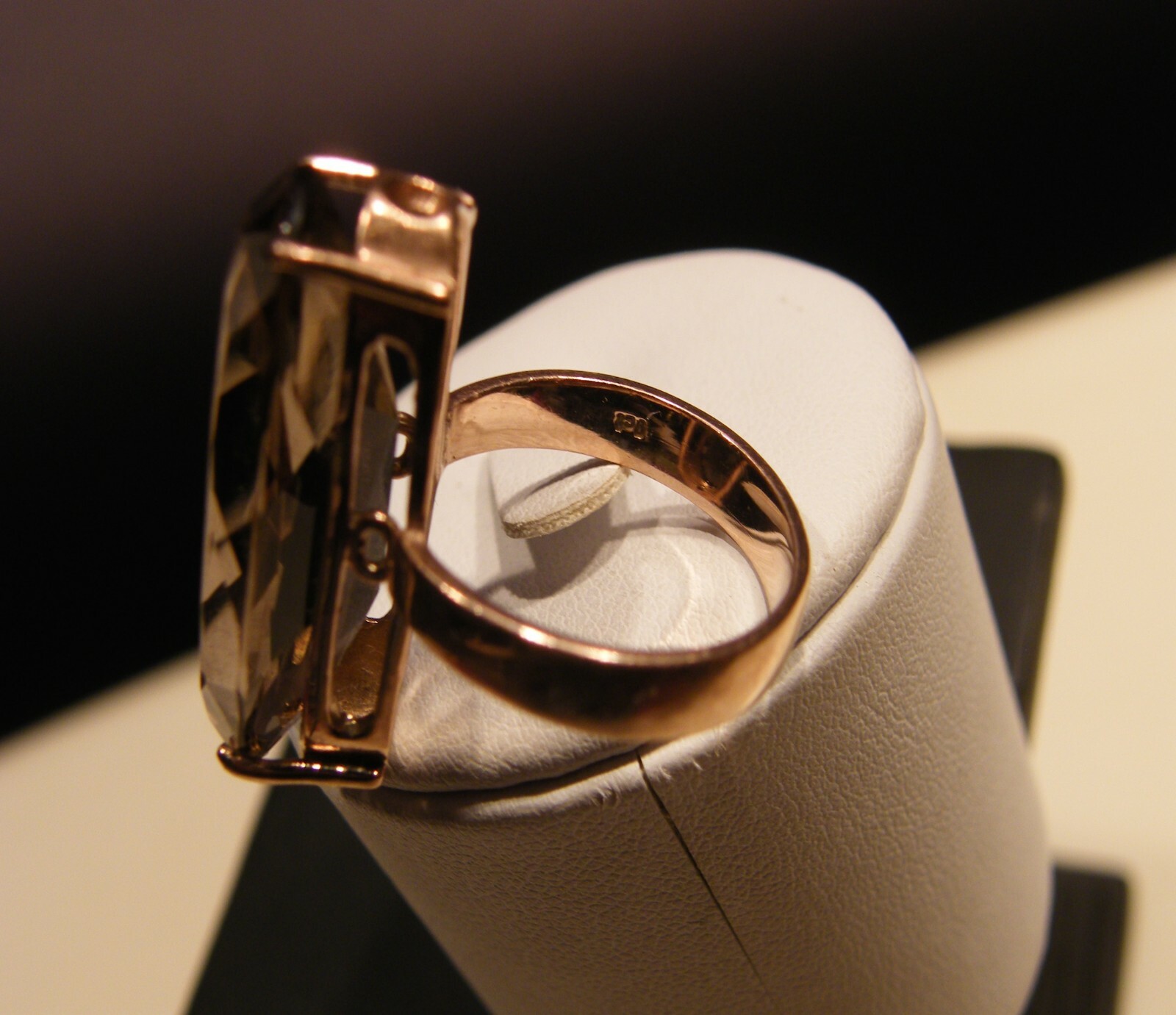 ART DECO 9CT ROSE GOLD 13CT SMOKEY QUARTZ LONG RING, SIZE Q, STUNNING, 8.04 GRMS