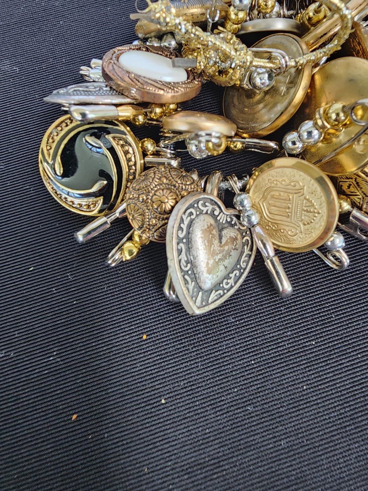 Vintage Buttons Or A Boho Costume Jewelry Charm Bead Women’s Stretch Bracelet